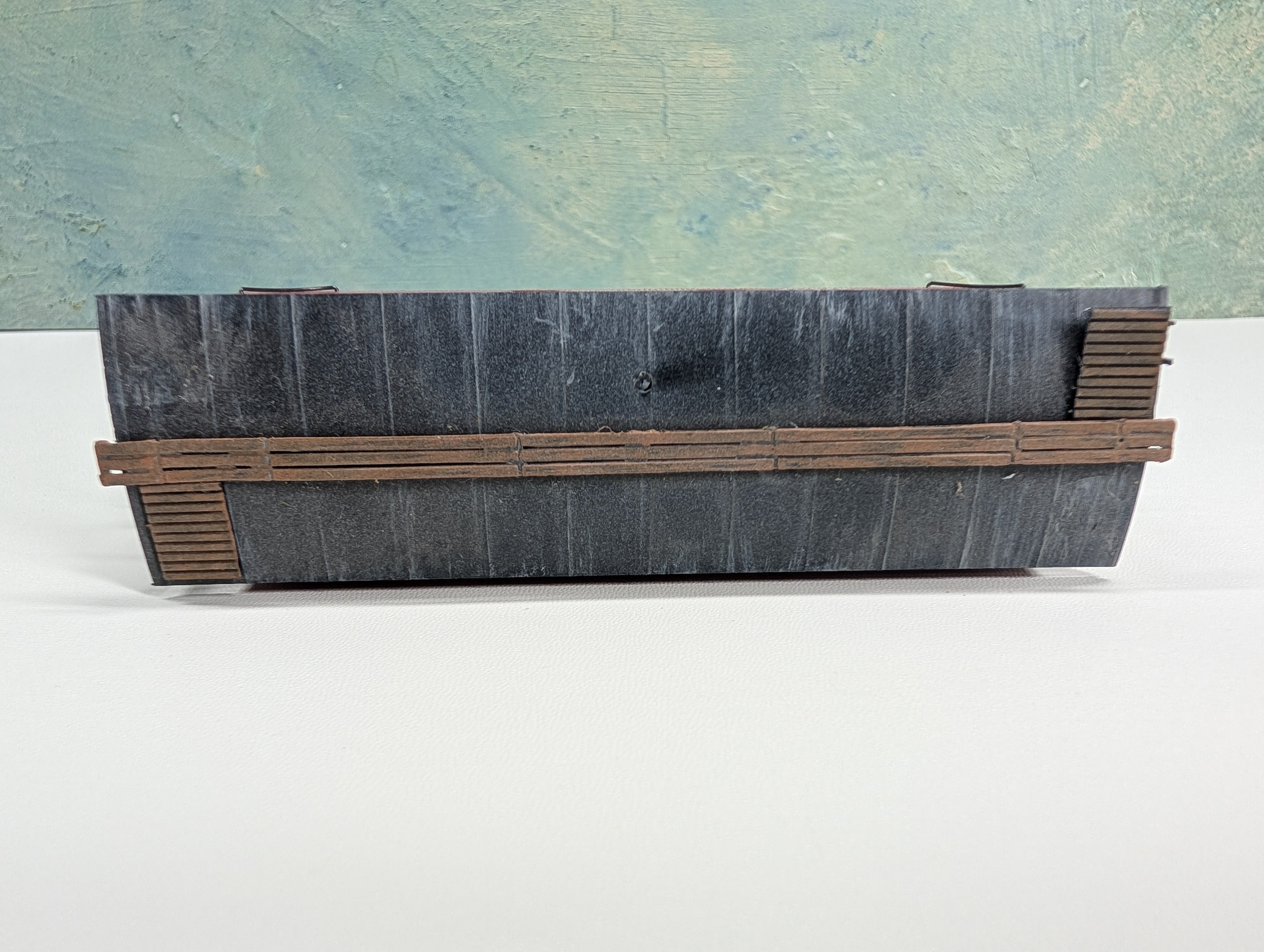 USED Roundhouse HO Scale Wooden Terminal Caboose Milwaukee Road MILW #01308 Weathered