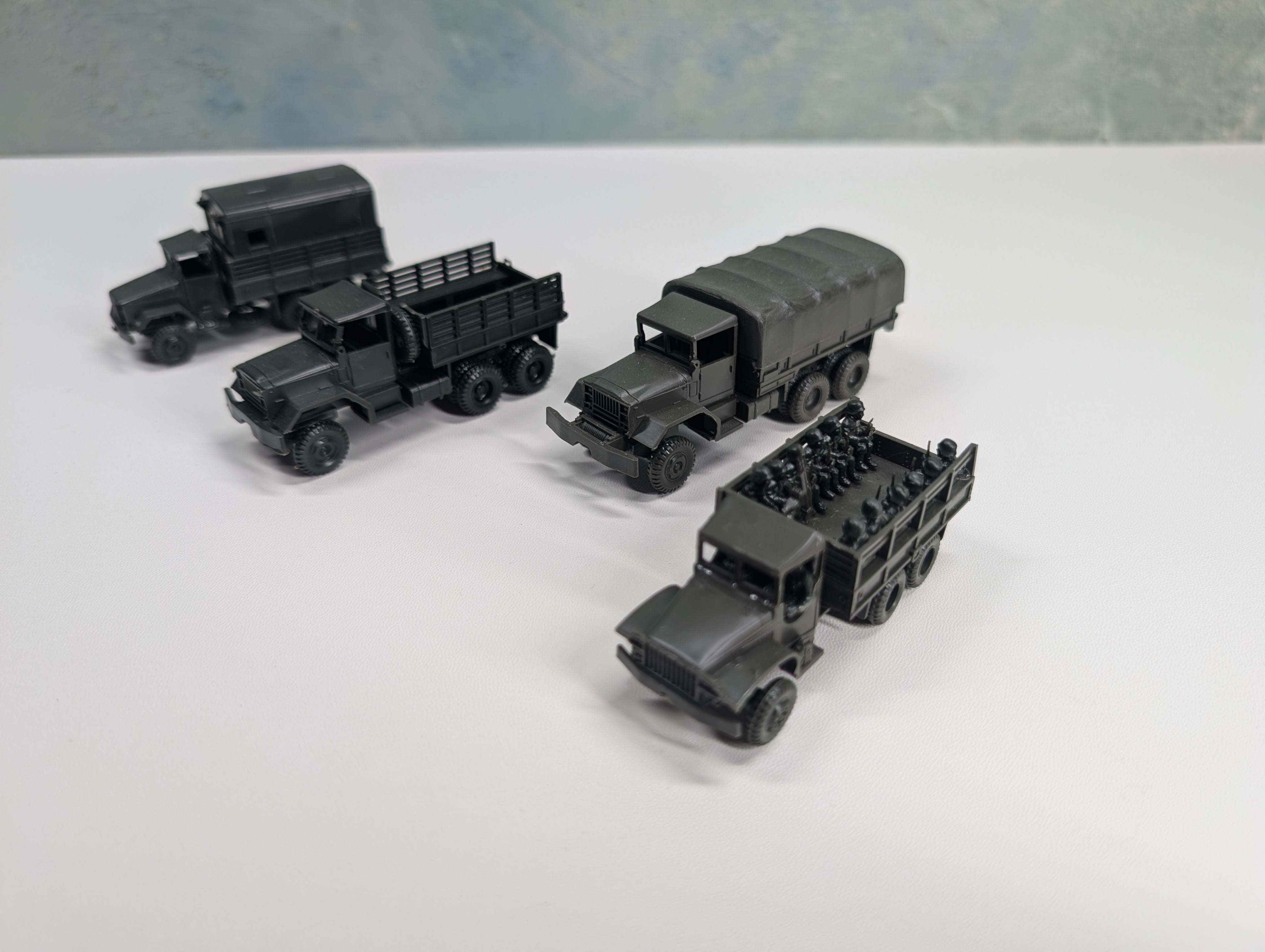 USED Roco HO Scale Lot of Army Vehicles w/ Figures (4 pcs)