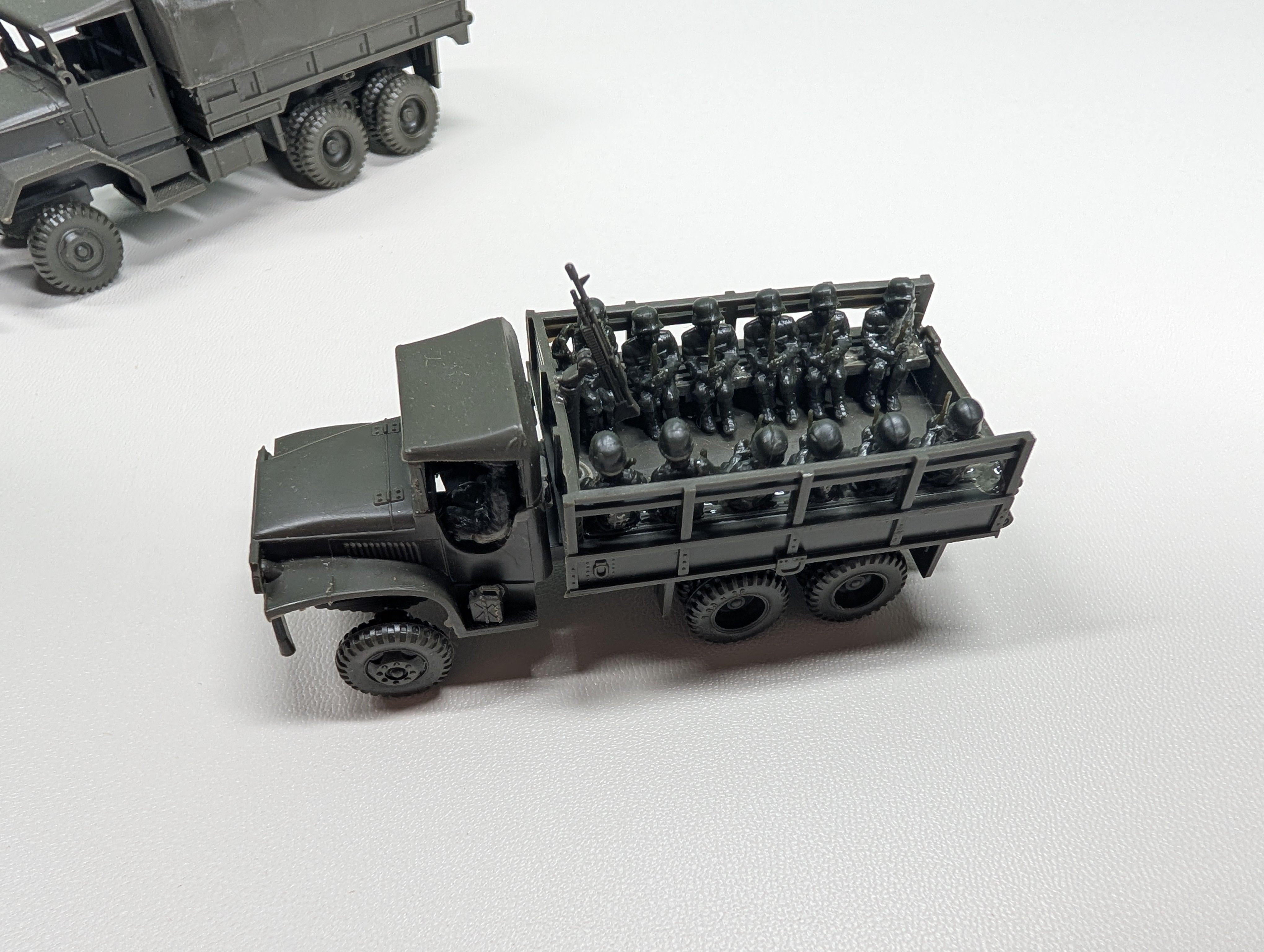 USED Roco HO Scale Lot of Army Vehicles w/ Figures (4 pcs)