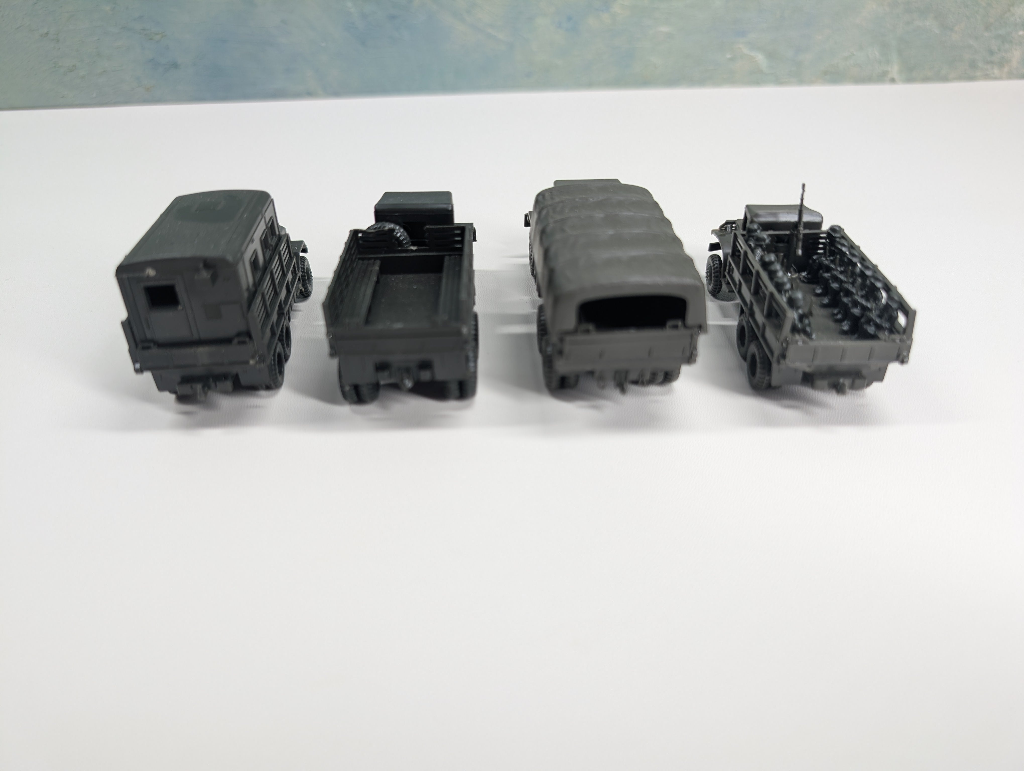 USED Roco HO Scale Lot of Army Vehicles w/ Figures (4 pcs)