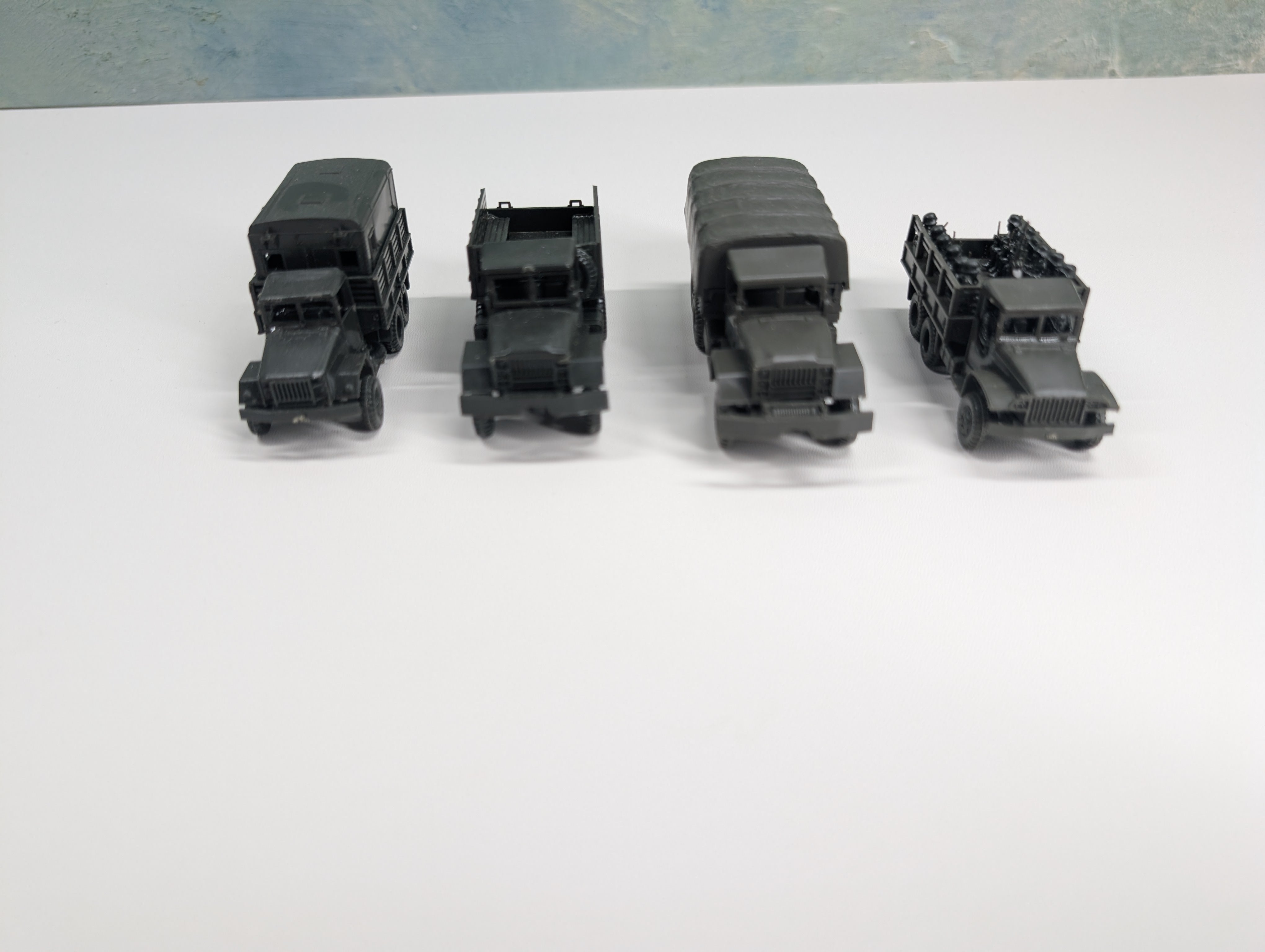 USED Roco HO Scale Lot of Army Vehicles w/ Figures (4 pcs)