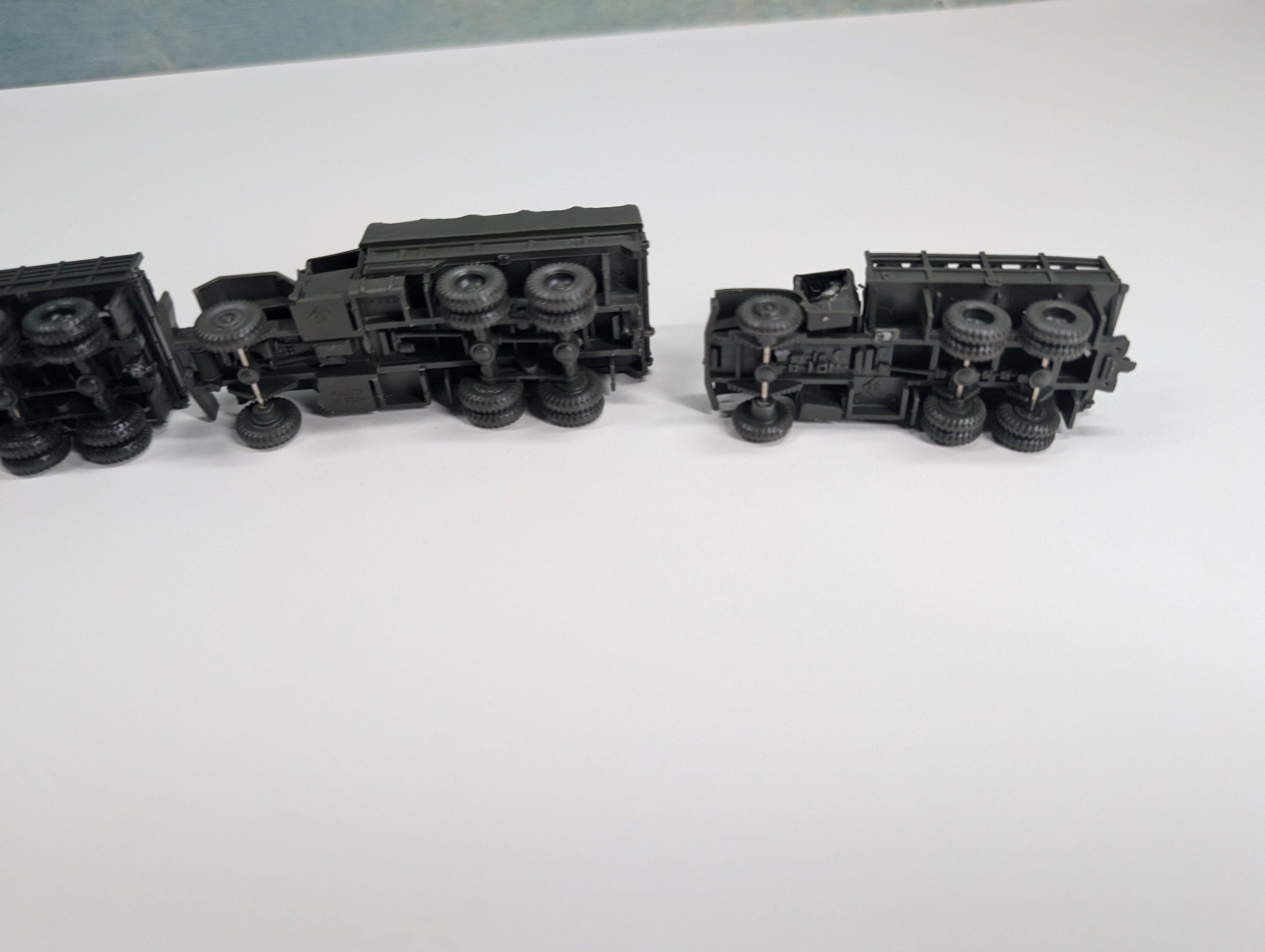USED Roco HO Scale Lot of Army Vehicles w/ Figures (4 pcs)