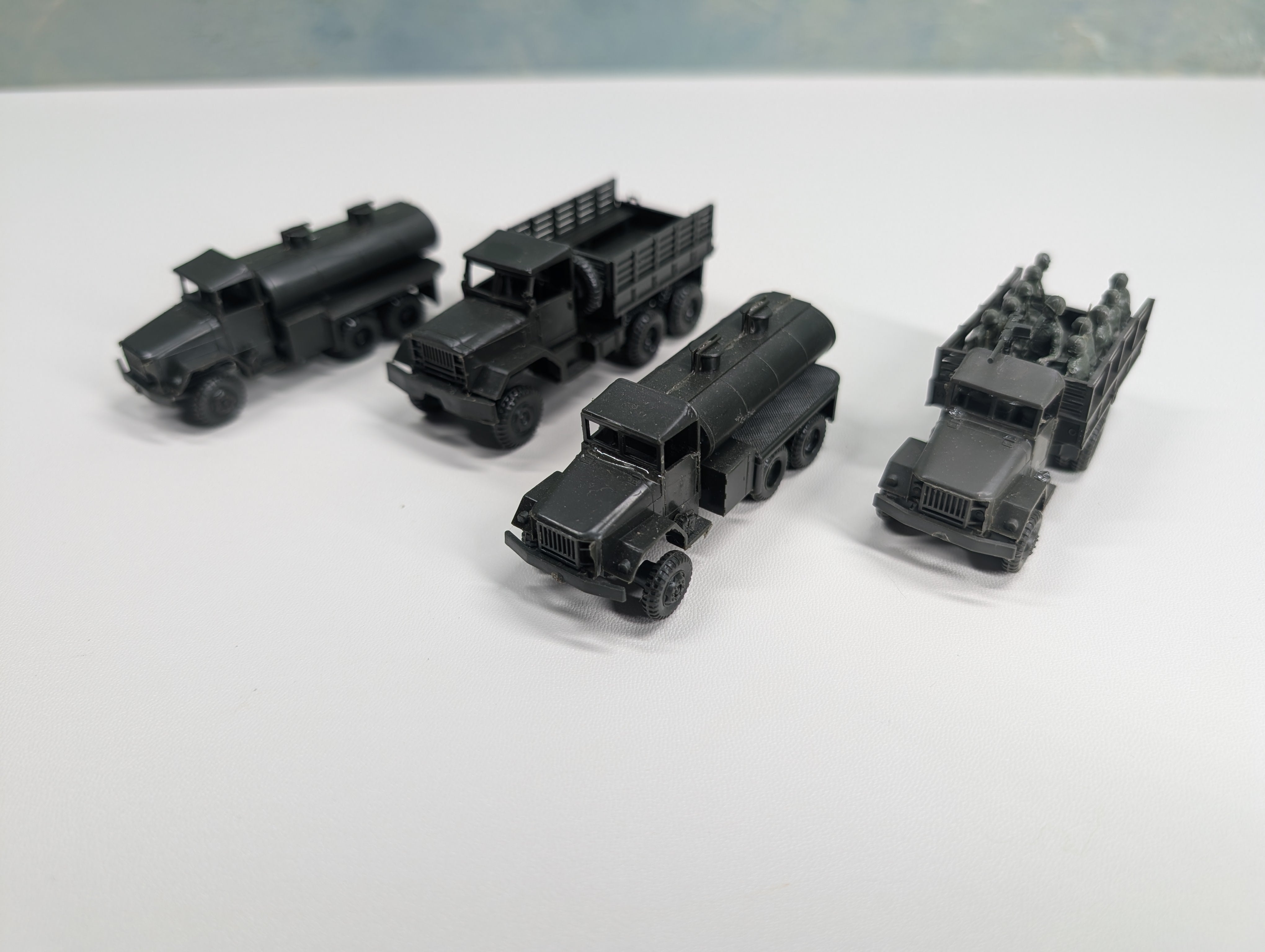 USED Roco HO Scale Lot of Army Vehicles w/ Figures (4 pcs)