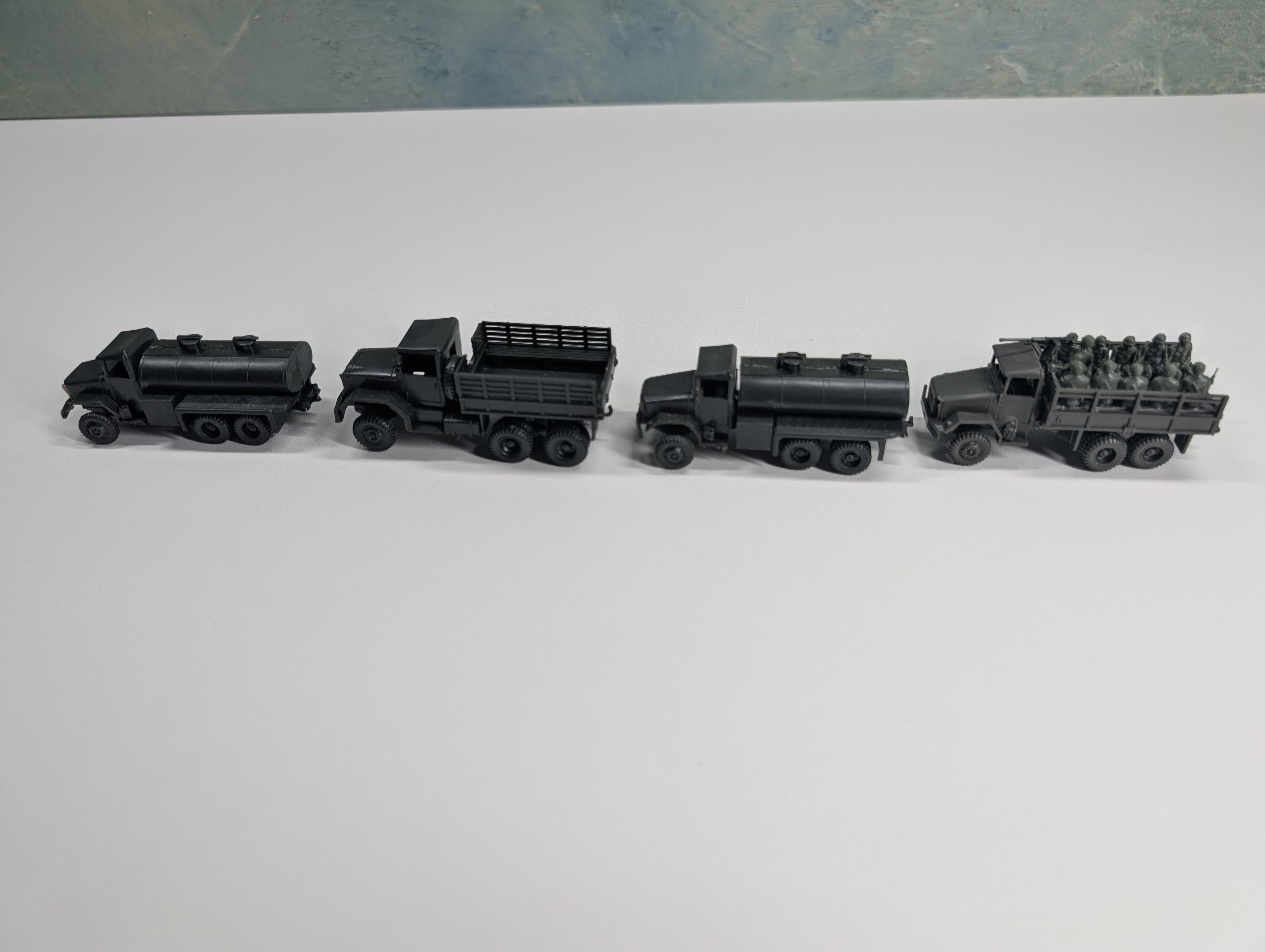 USED Roco HO Scale Lot of Army Vehicles w/ Figures (4 pcs)