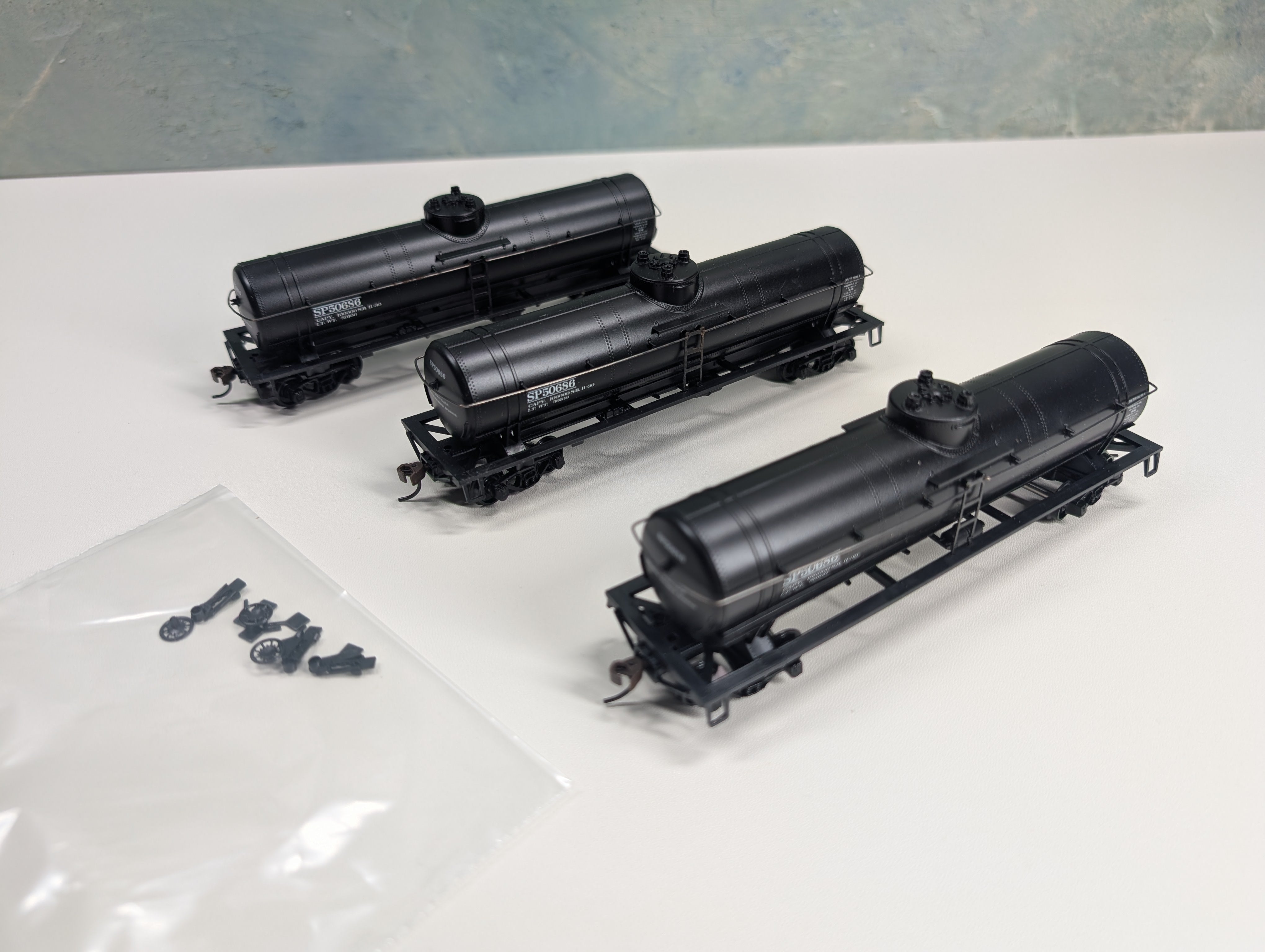 USED Athearn HO Scale Single Dome Tank Cars Southern Pacific SP #50686 (3 pcs)