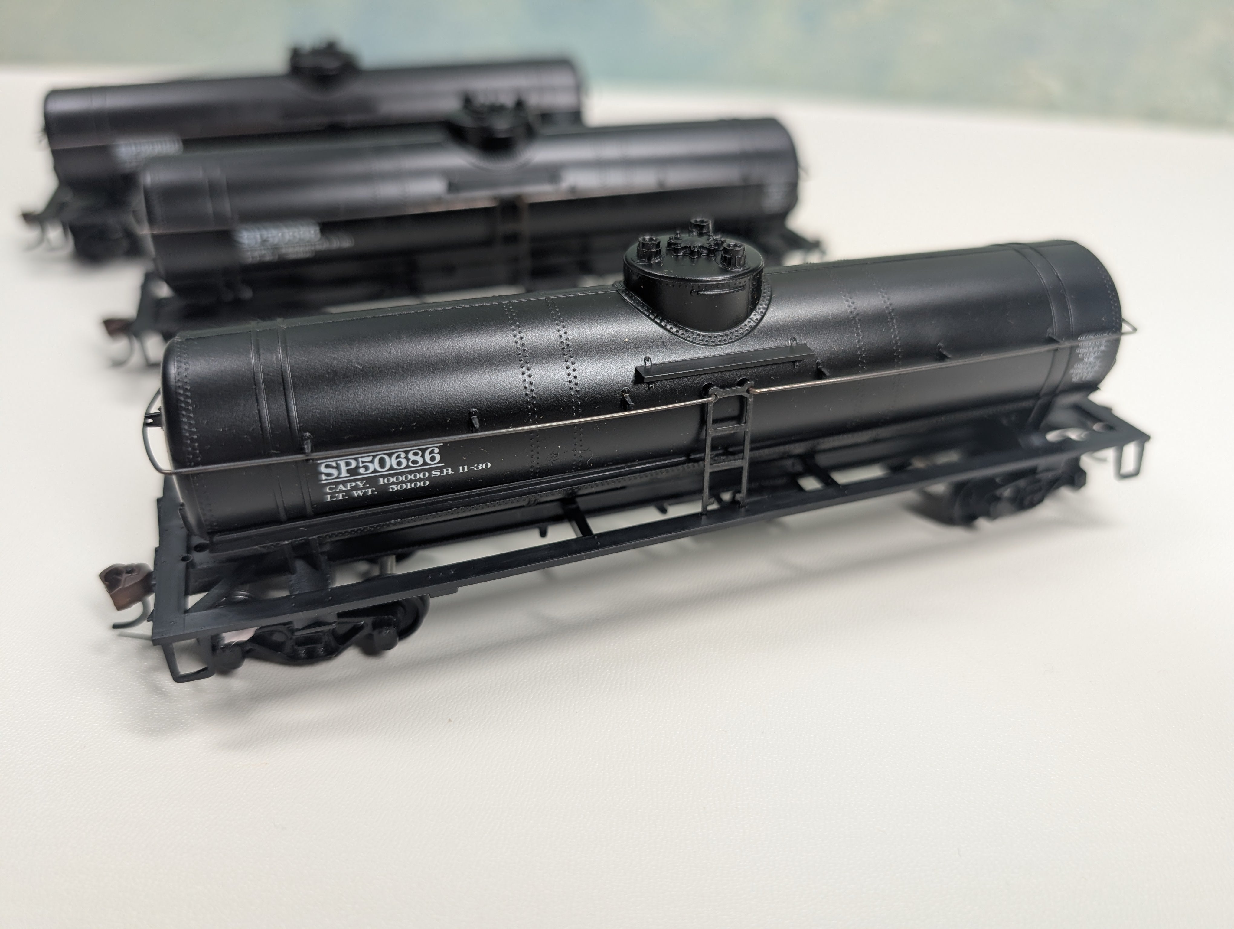 USED Athearn HO Scale Single Dome Tank Cars Southern Pacific SP #50686 (3 pcs)