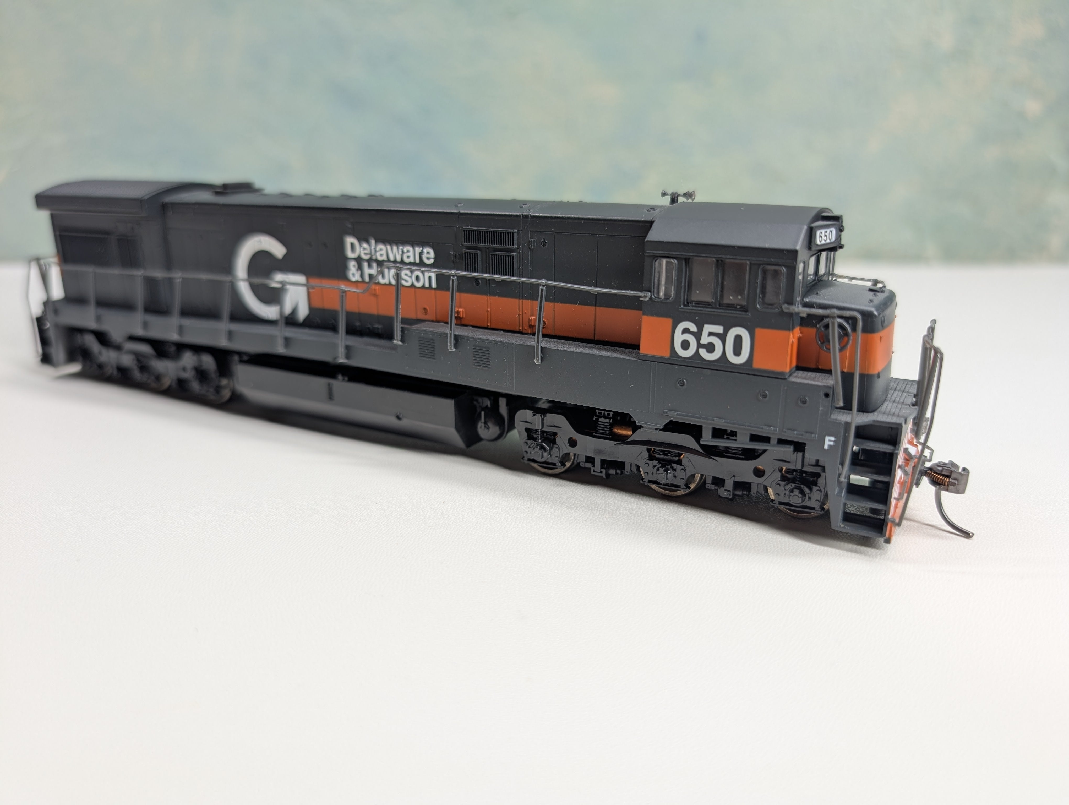 USED Atlas 8544 HO Scale U33C Diesel Locomotive Delaware and Hudson Guilford #650 Runs Great DC