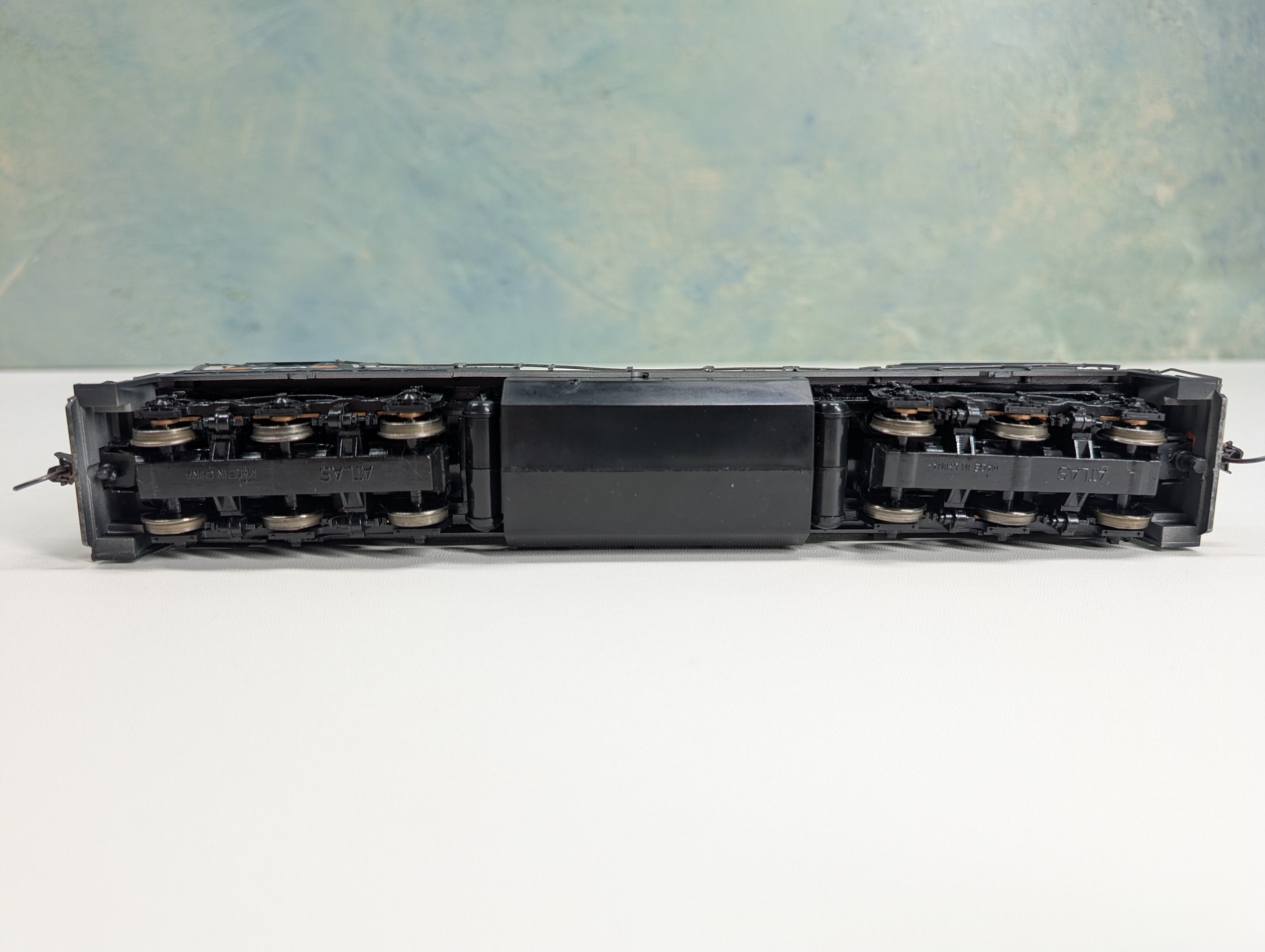 USED Atlas 8544 HO Scale U33C Diesel Locomotive Delaware and Hudson Guilford #650 Runs Great DC