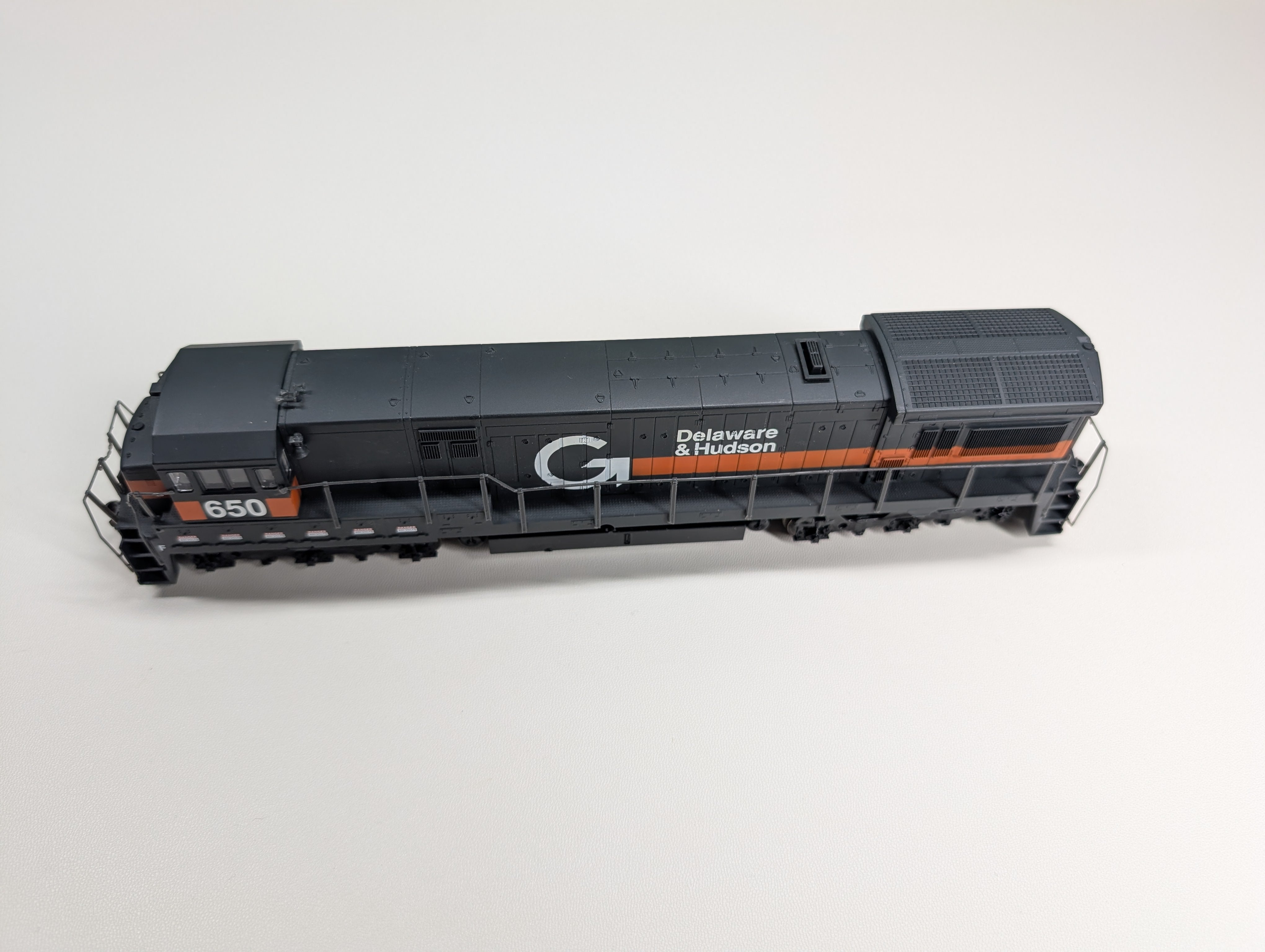 USED Atlas 8544 HO Scale U33C Diesel Locomotive Delaware and Hudson Guilford #650 Runs Great DC