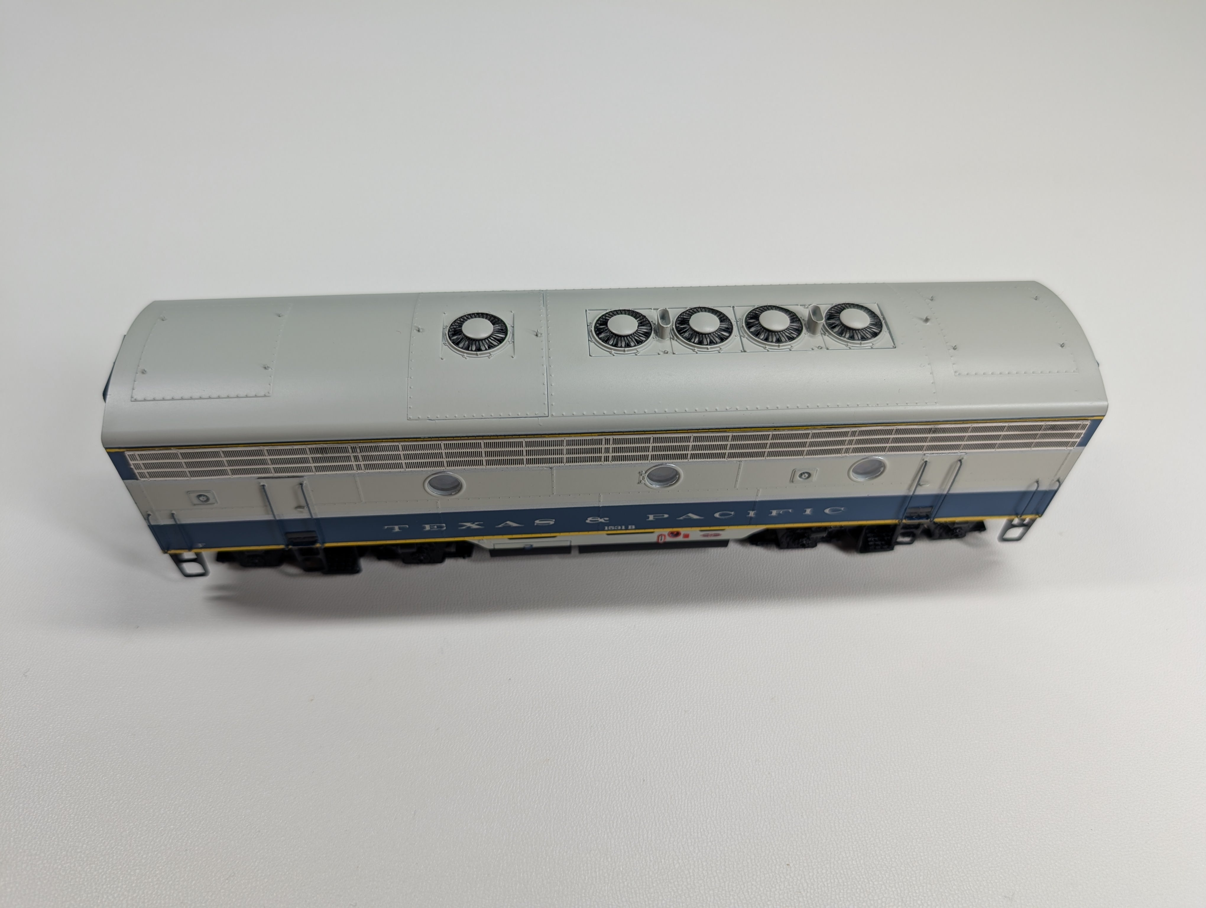 USED Athearn Genesis #G1720B HO Scale F-7B Phase 1 Passenger Diesel Locomotive Texas and Pacific #1531B Runs Great DC
