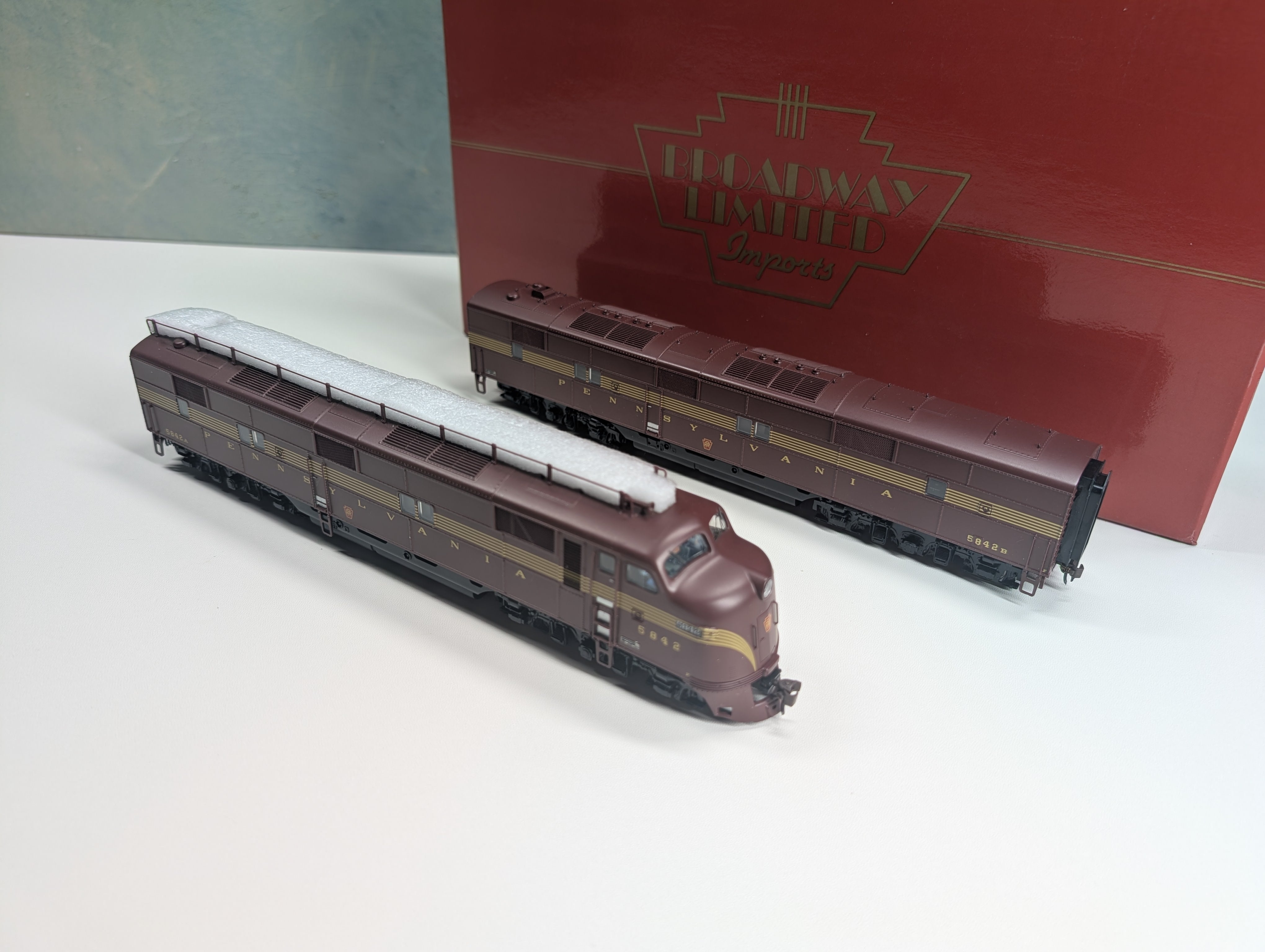 USED Broadway Limited 732 HO Scale E7A E7B Tuscan Red Diesel Locomotive Set Pennsylvania #5842A, 5842B Runs Great DCC