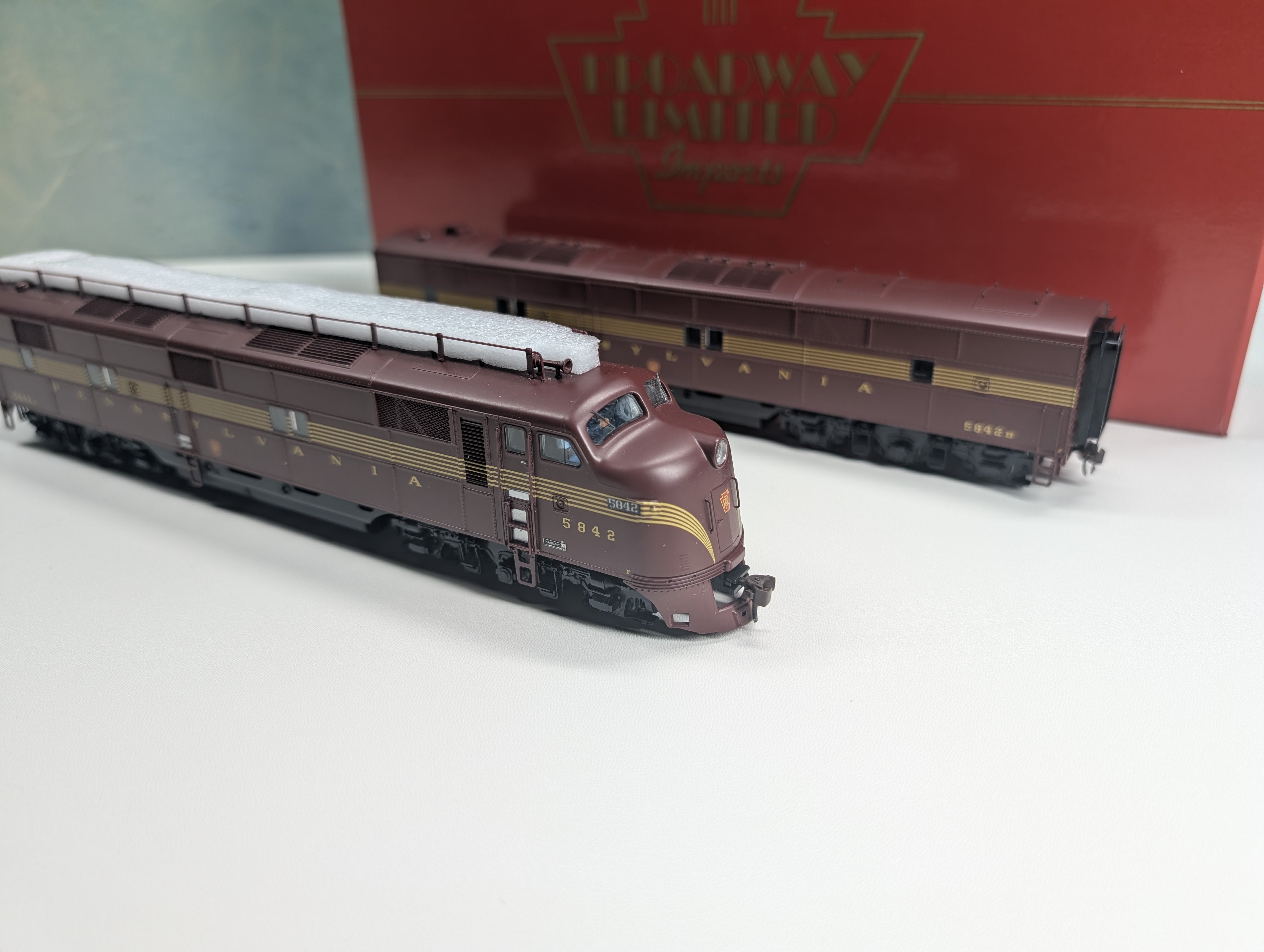 USED Broadway Limited 732 HO Scale E7A E7B Tuscan Red Diesel Locomotive Set Pennsylvania #5842A, 5842B Runs Great DCC