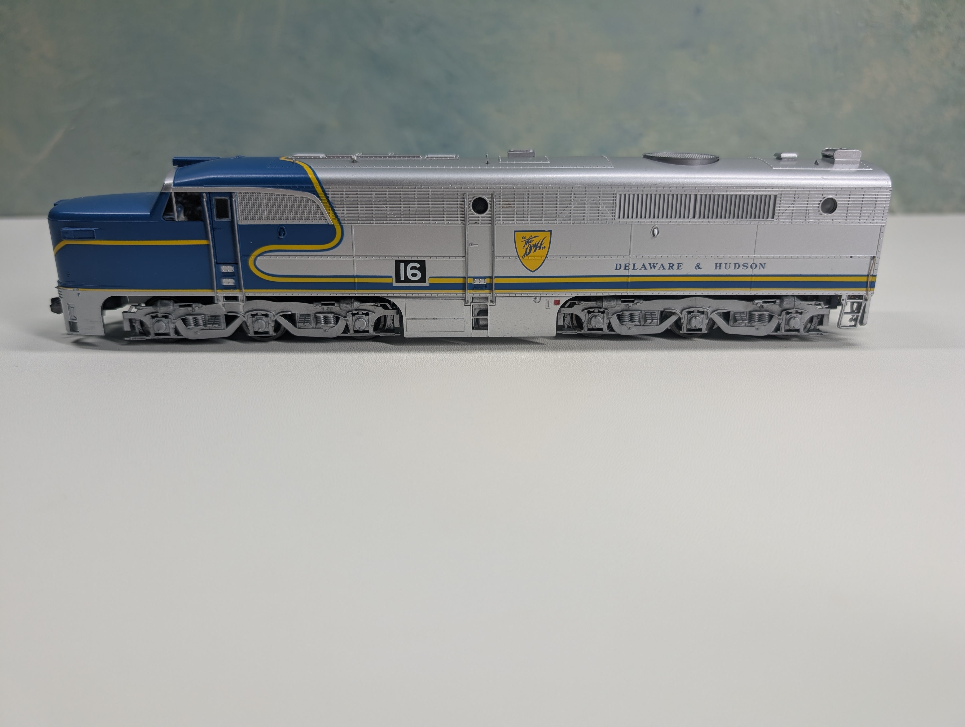 USED Life-Like HO Scale Alco PA1 Diesel Locomotive Proto 2000 w/ Mars Light Delaware and Hudson D&H #16 Runs Well DC