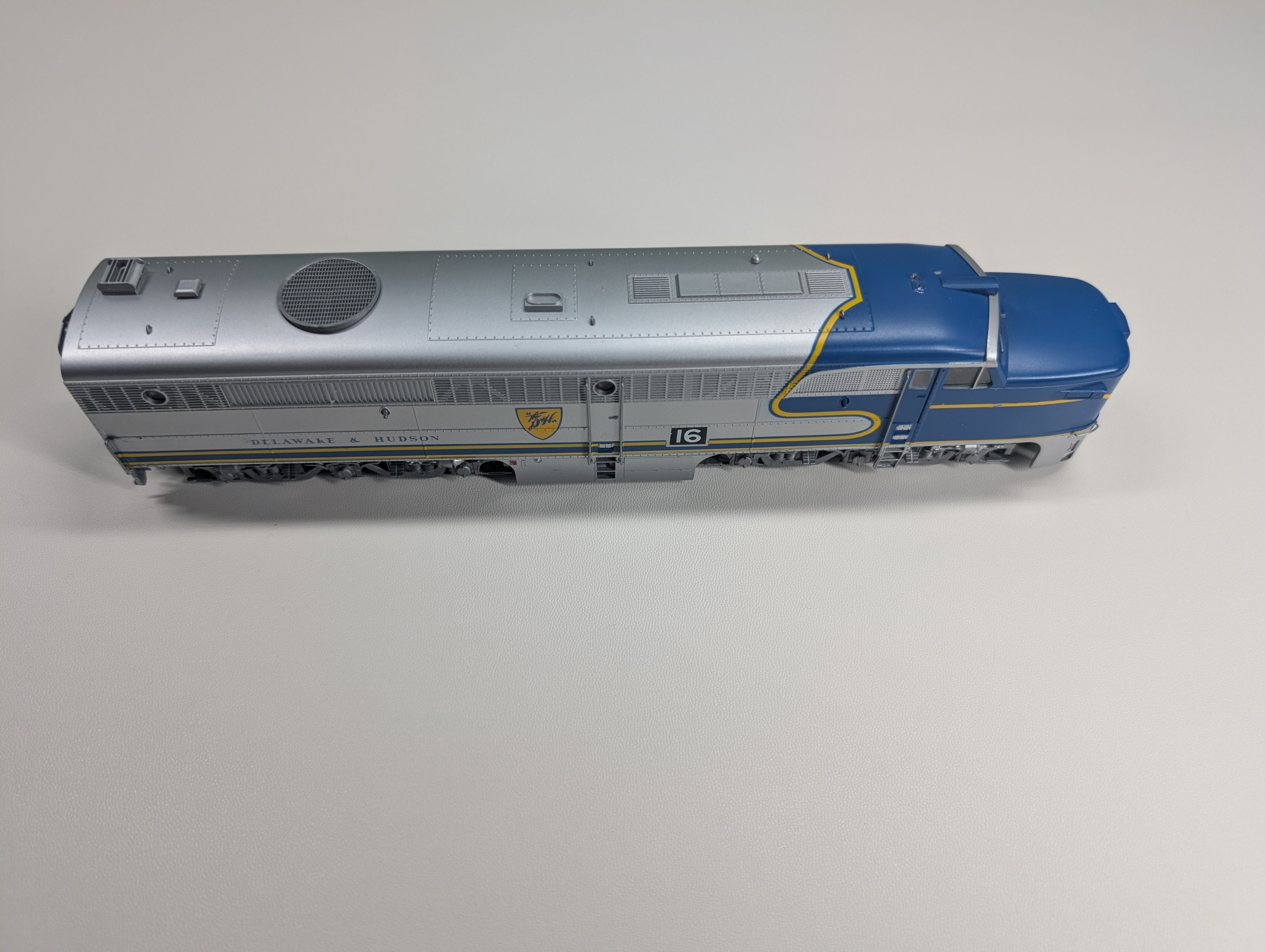USED Life-Like HO Scale Alco PA1 Diesel Locomotive Proto 2000 w/ Mars Light Delaware and Hudson D&H #16 Runs Well DC