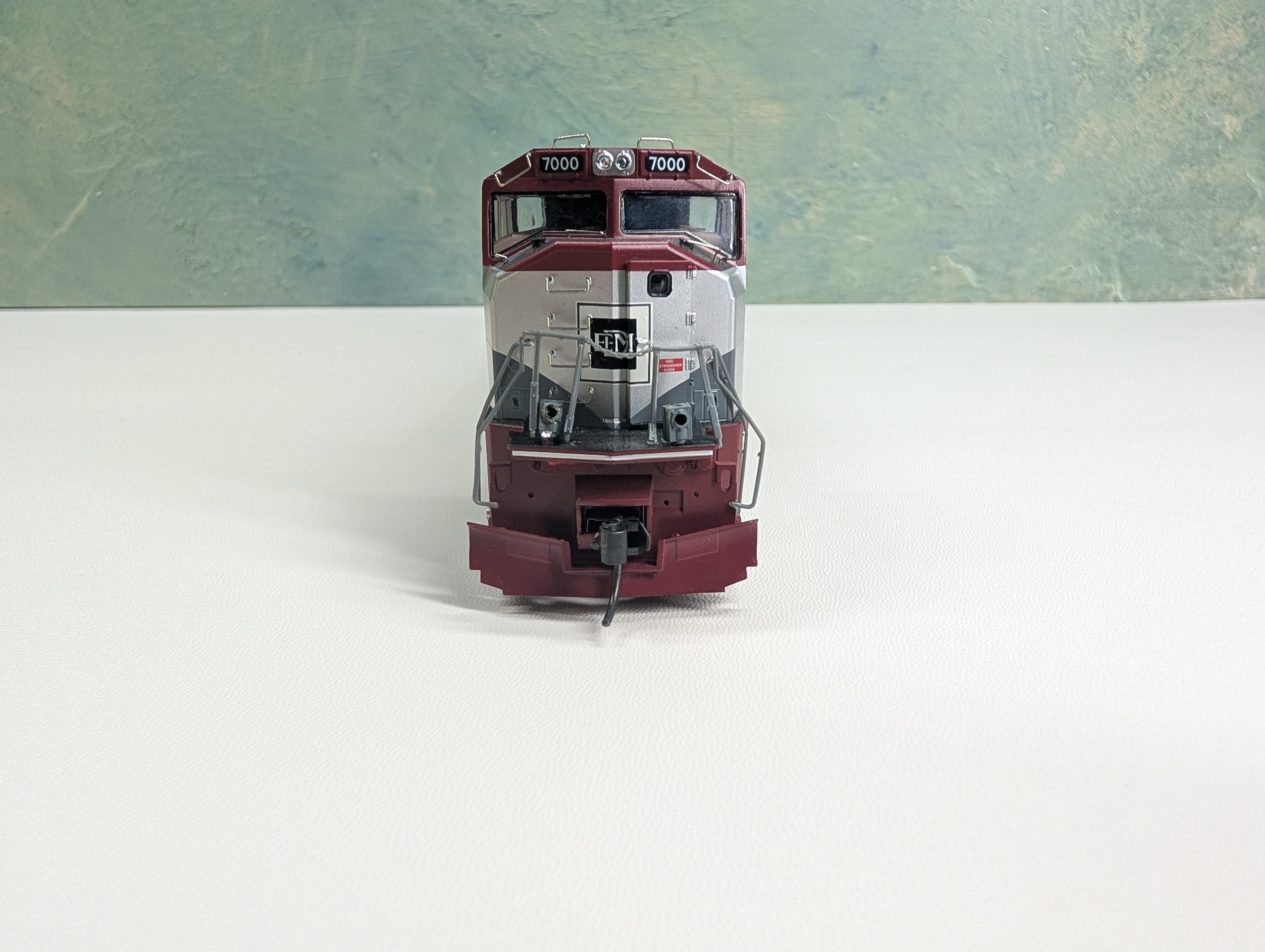 USED Athearn Genesis #0G6116 HO Scale SD70M EMD Demo Diesel Locomotive Electro-Motive #7000 Runs Great DC