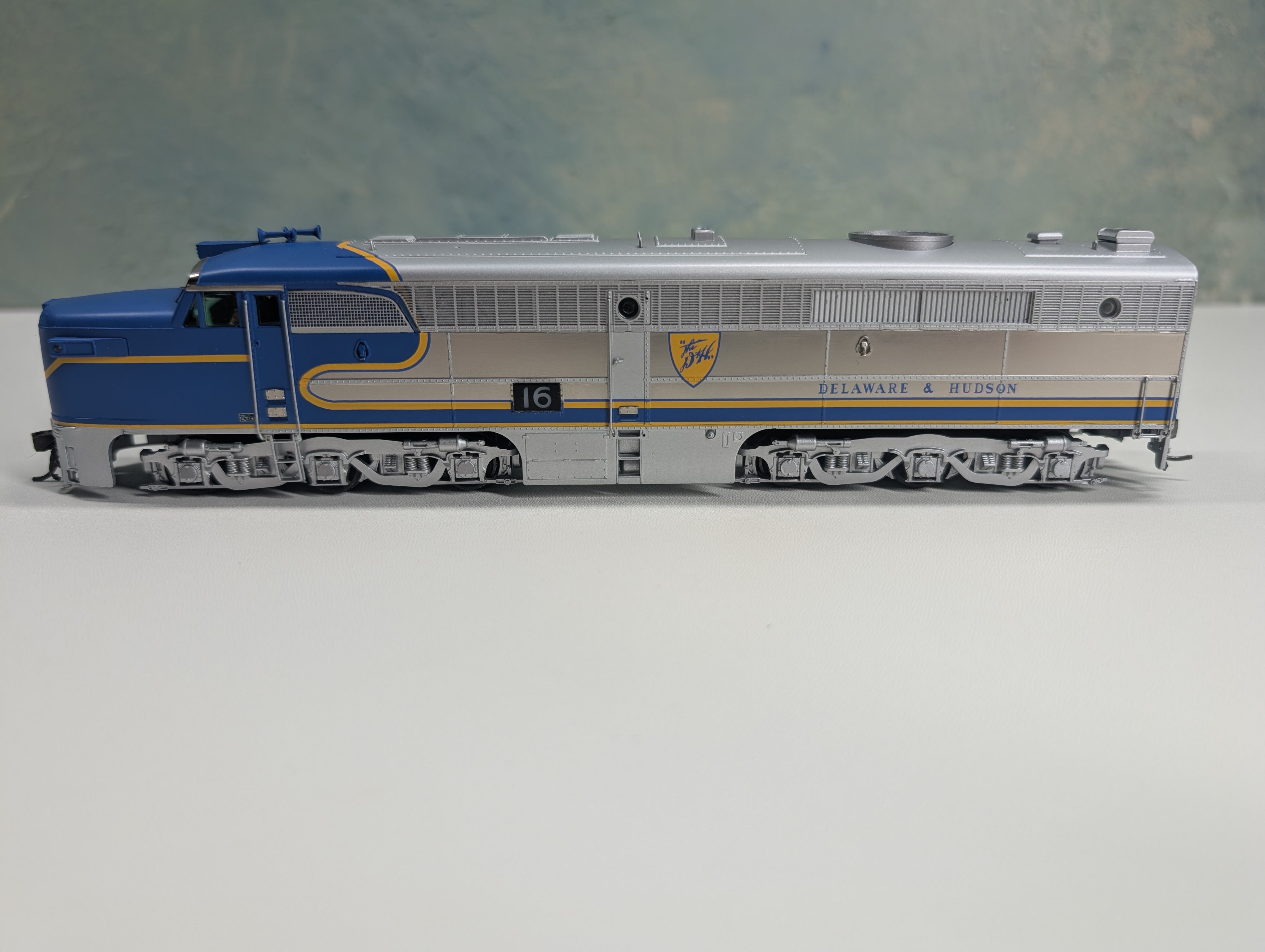 USED Precision Craft Models 358 HO Scale Alco PA2 Diesel Locomotive Blue Warbonnet Delaware and Hudson D&H #16 Runs Great DCC