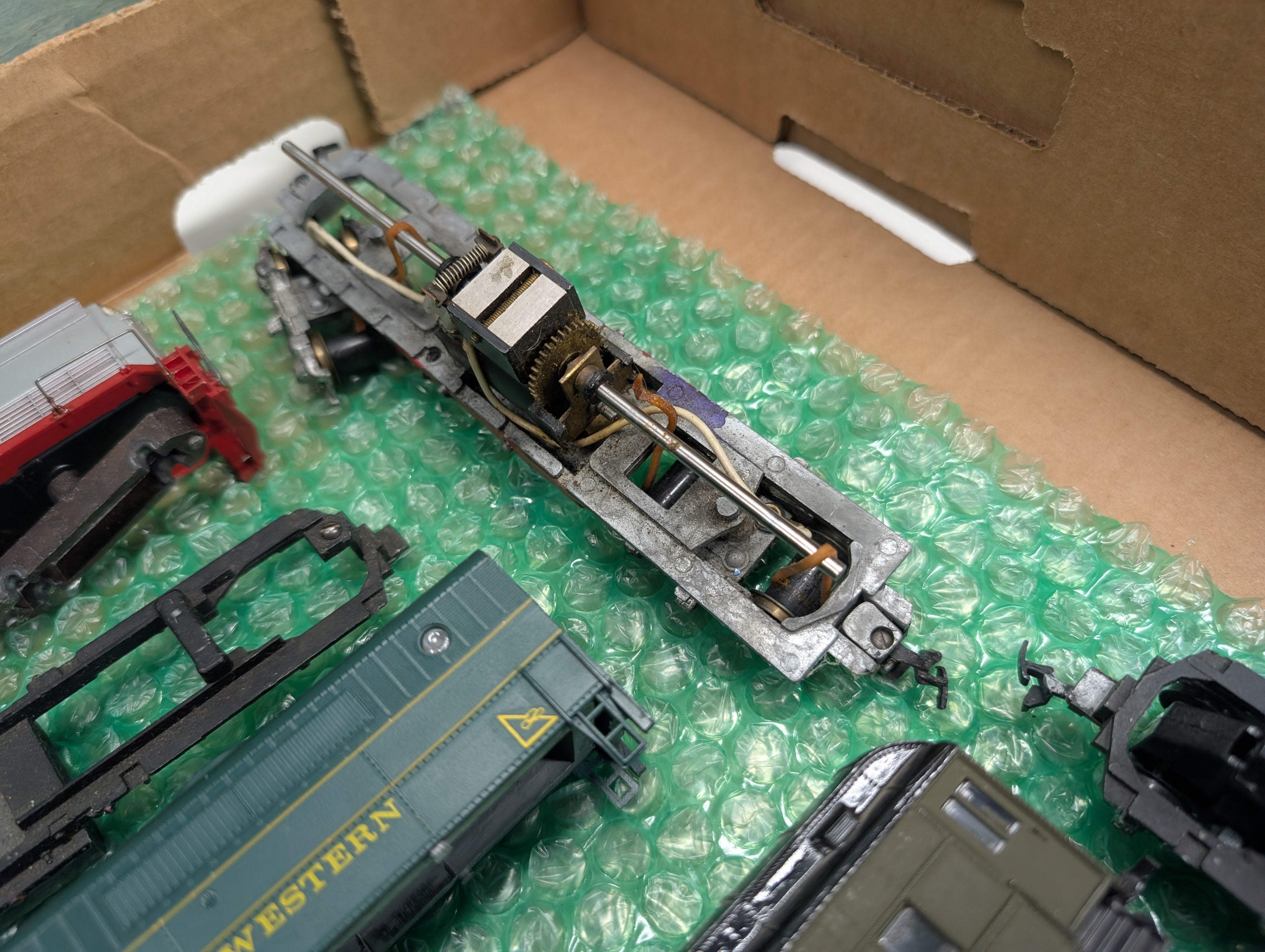 USED HO Scale Lot of Parts/Repairs Diesel Locomotives, Chassis, Passenger Car D&H, Santa Fe