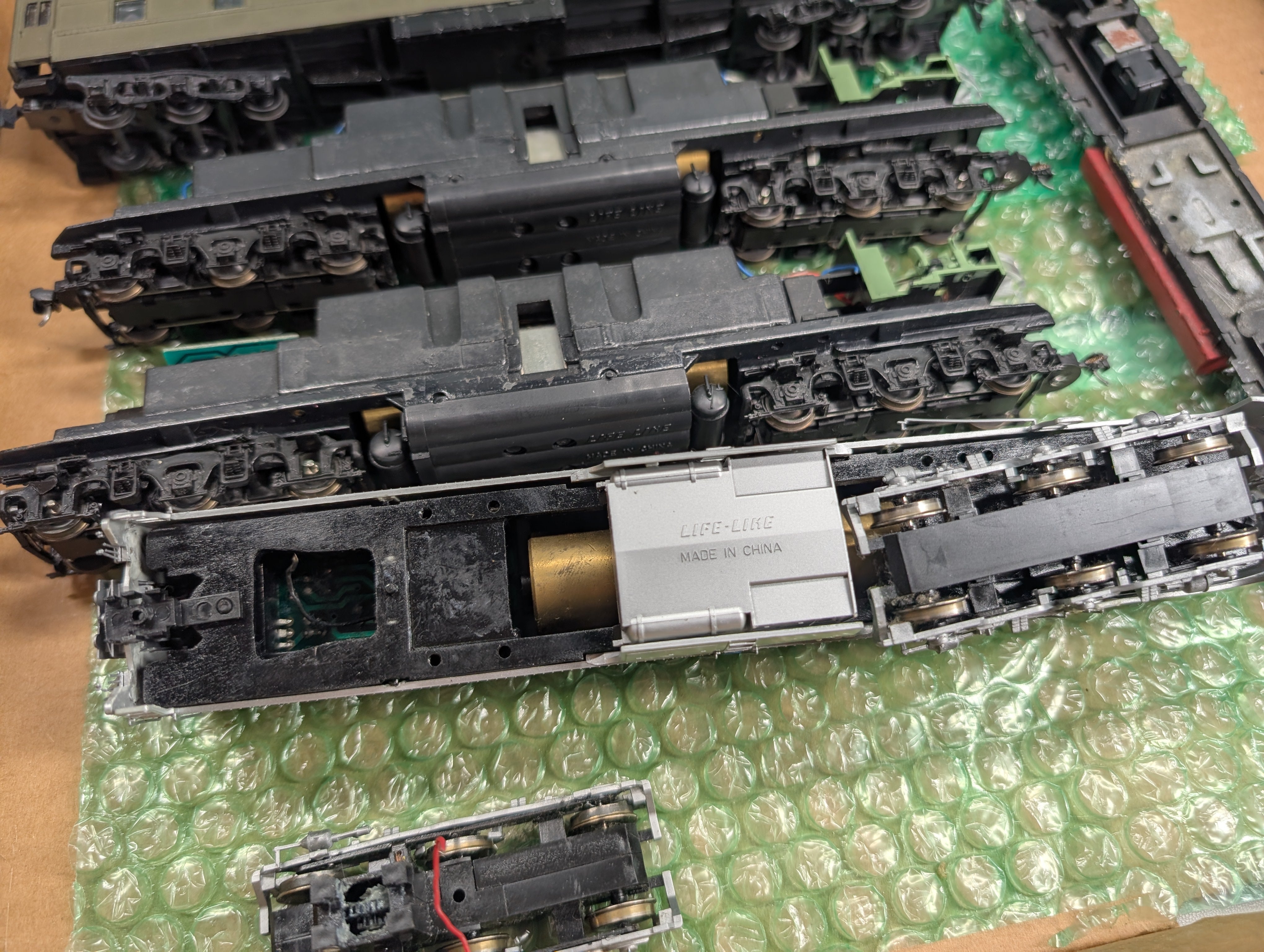 USED HO Scale Lot of Parts/Repairs Diesel Locomotives, Chassis, Passenger Car D&H, Santa Fe