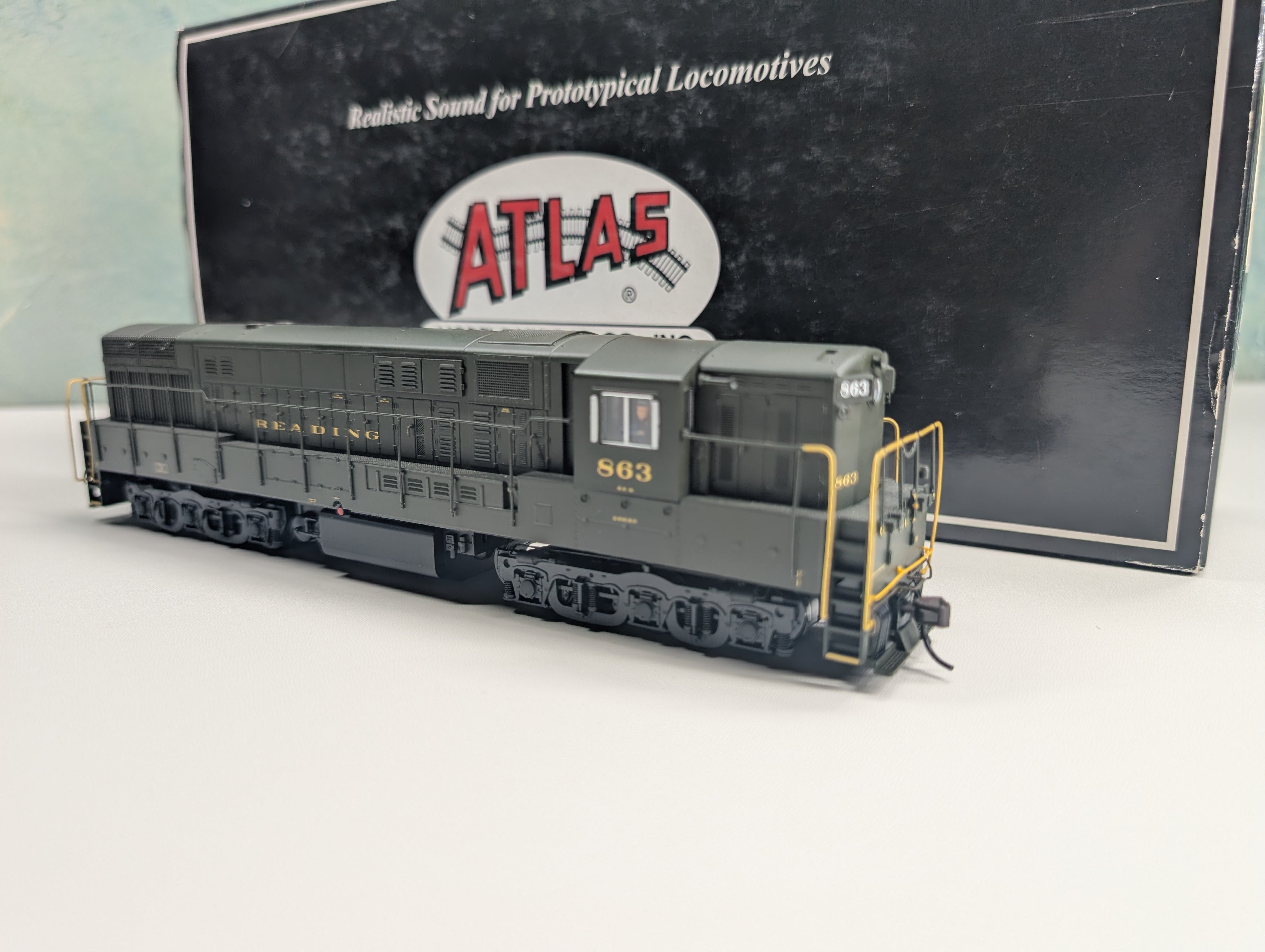 USED Atlas Master 7728 HO Scale Train Master Ph 2 Reading #863 Runs Great QSI DCC Sound