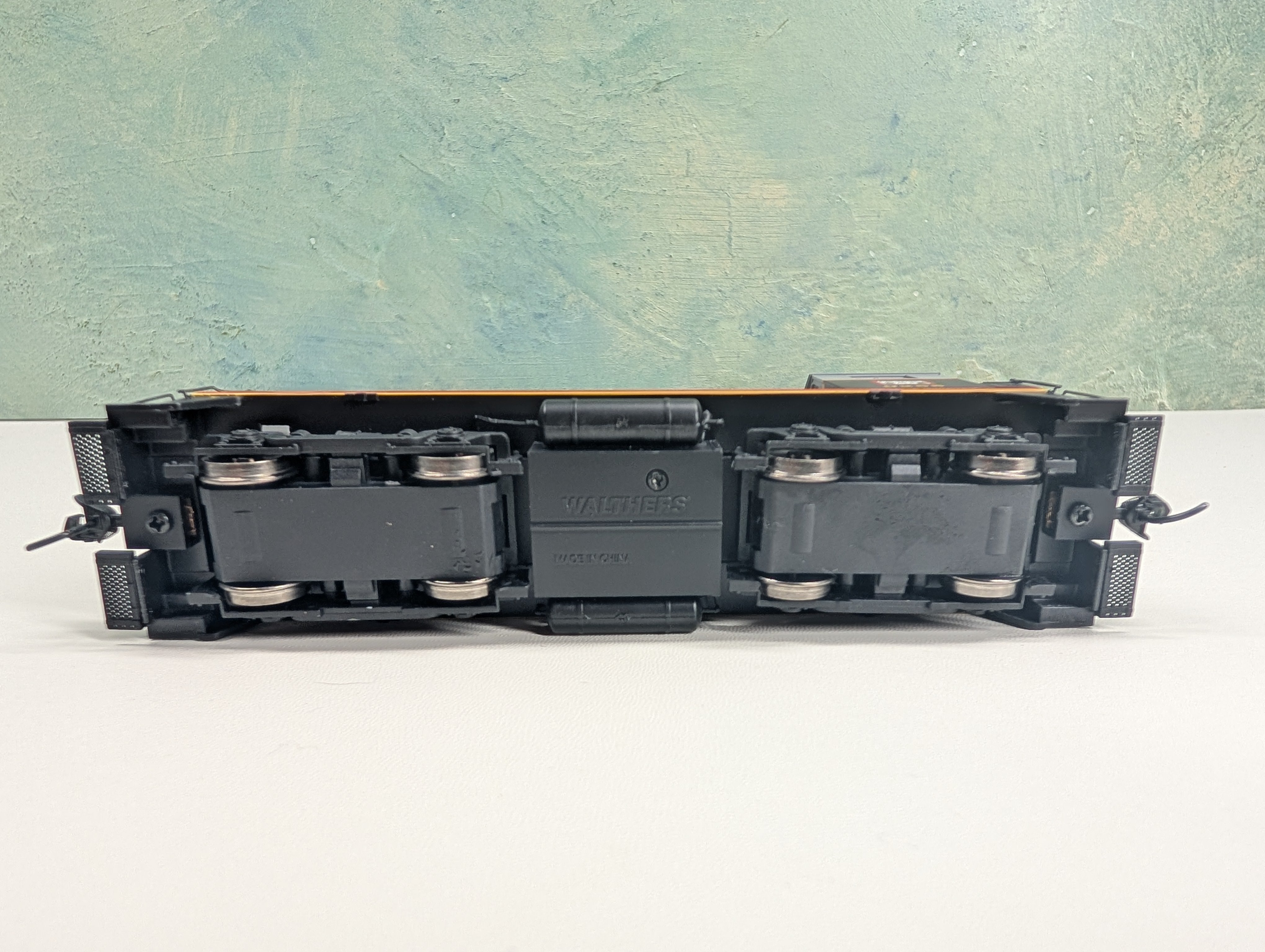 USED Walthers Mainline 910-20653 HO Scale EMD SW7 Locomotive CB&Q #9255 Runs Great ESU LokSound 5