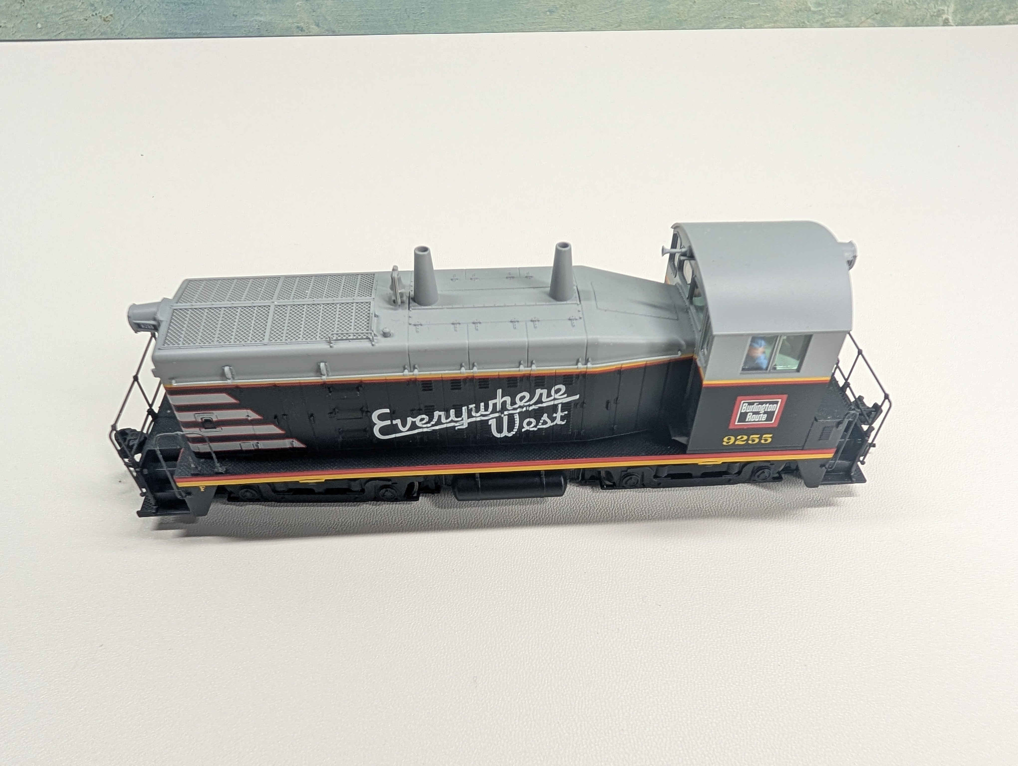 USED Walthers Mainline 910-20653 HO Scale EMD SW7 Locomotive CB&Q #9255 Runs Great ESU LokSound 5