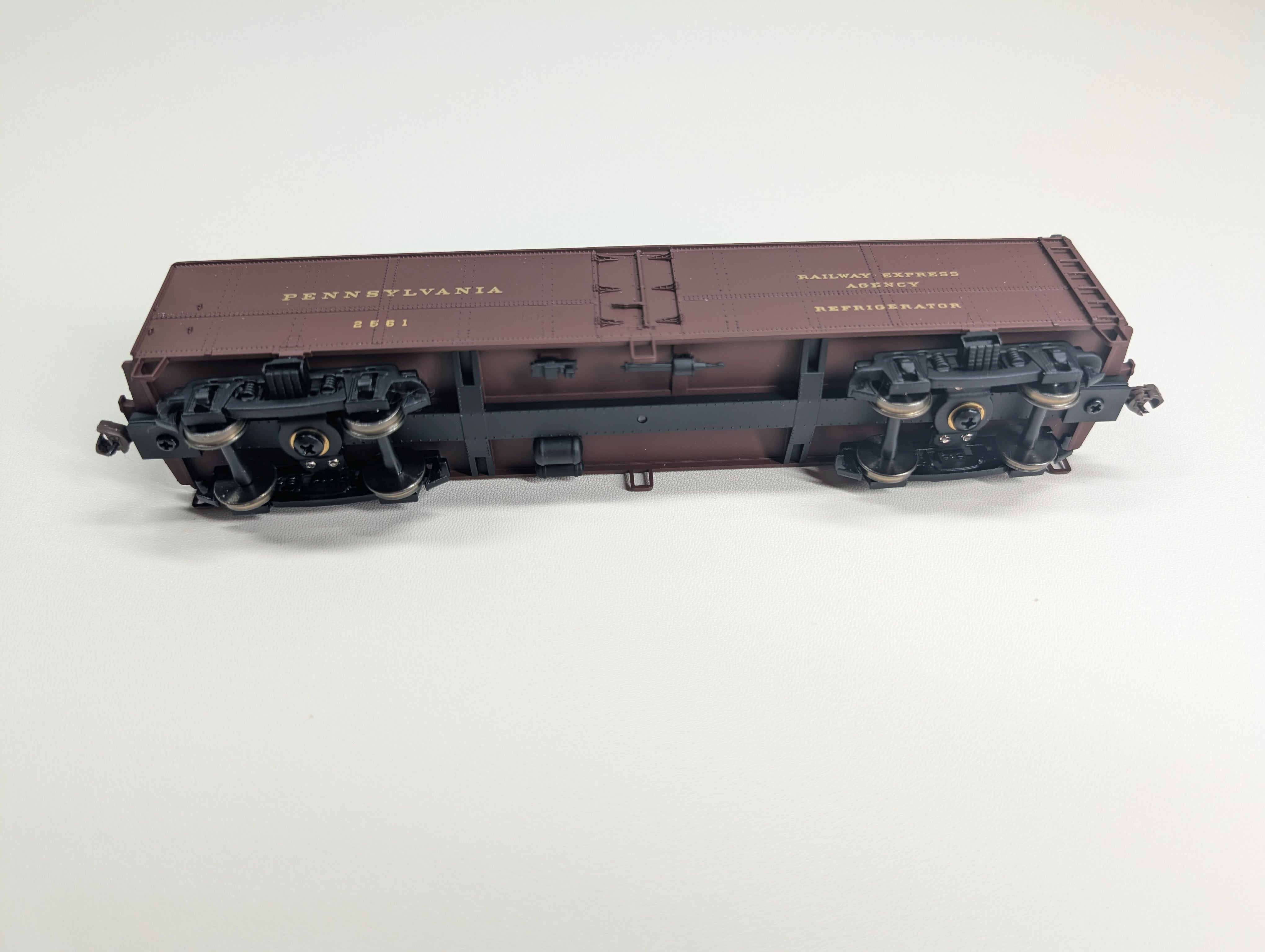 USED Walthers 932-25882 HO Scale R50B Express Reefer 2 Car Pack Post War Scheme Pennsylvania #2561, 3046 Railway Express Agency
