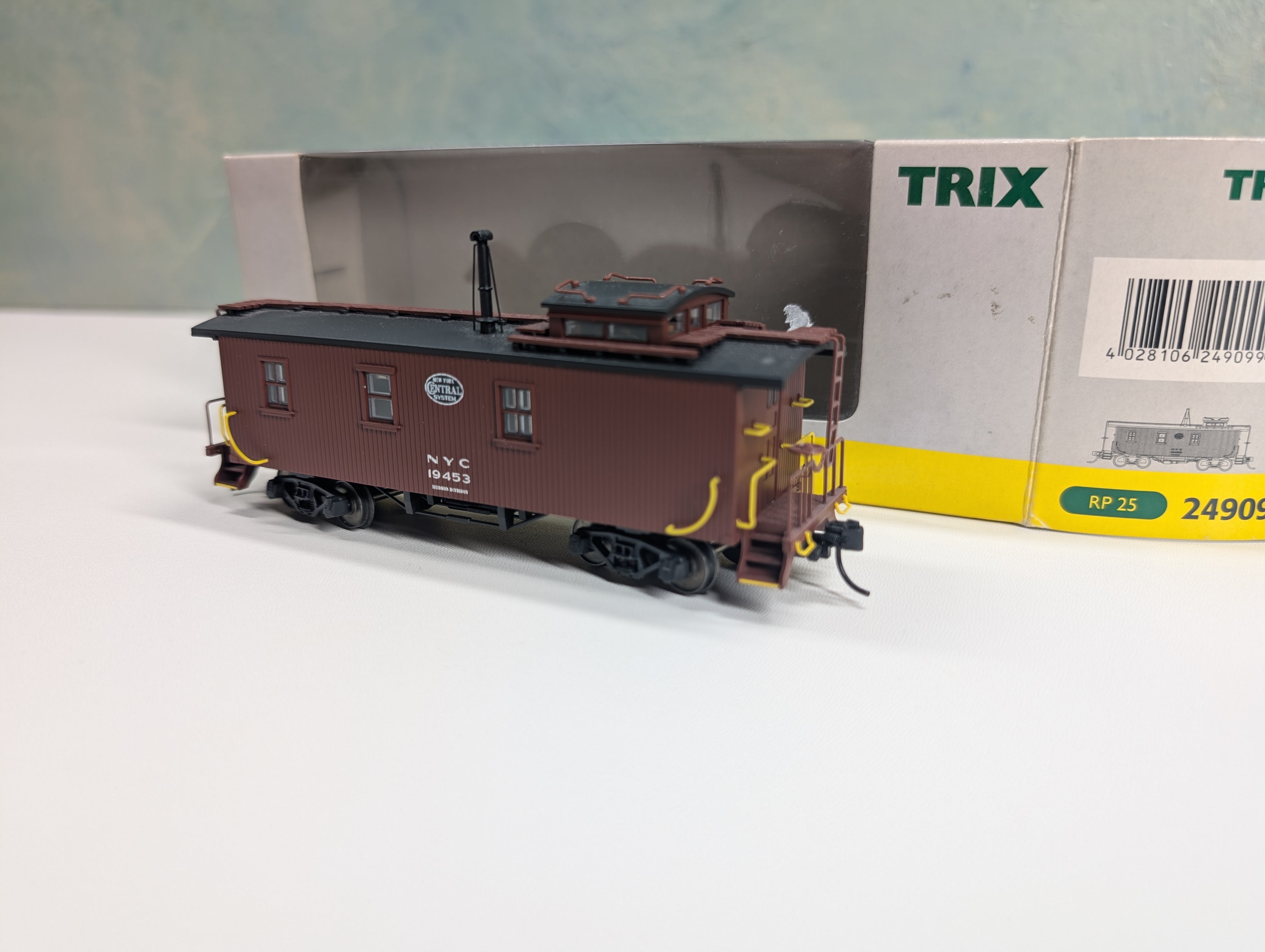USED Trix 24909 HO Scale Wood Side Caboose RP 25 New York Central NYC #19453 Hudson Division