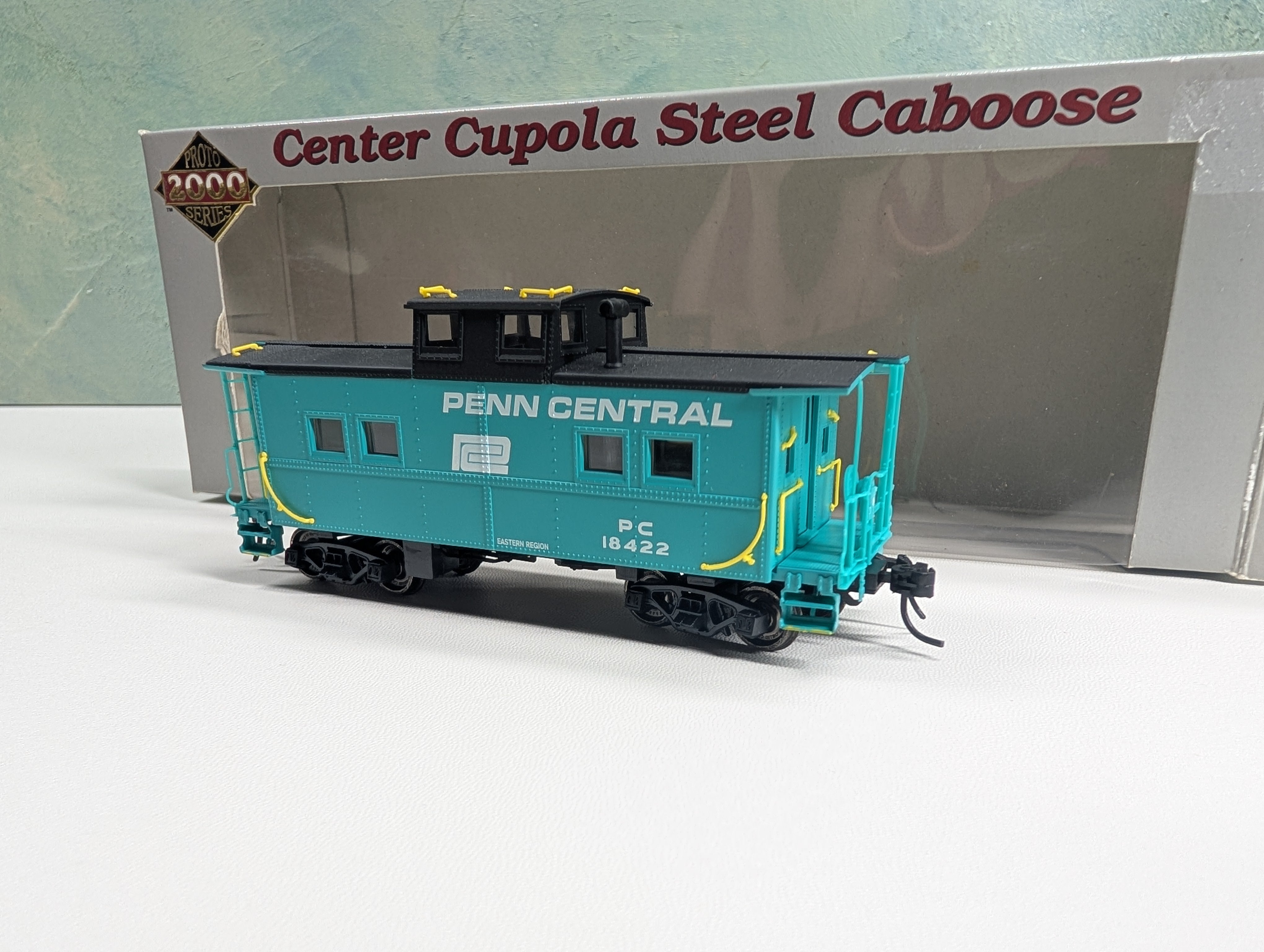 USED Life-Like 8556 HO Scale Center Cupola Steel Caboose Penn Central PC #18422 Proto 2000