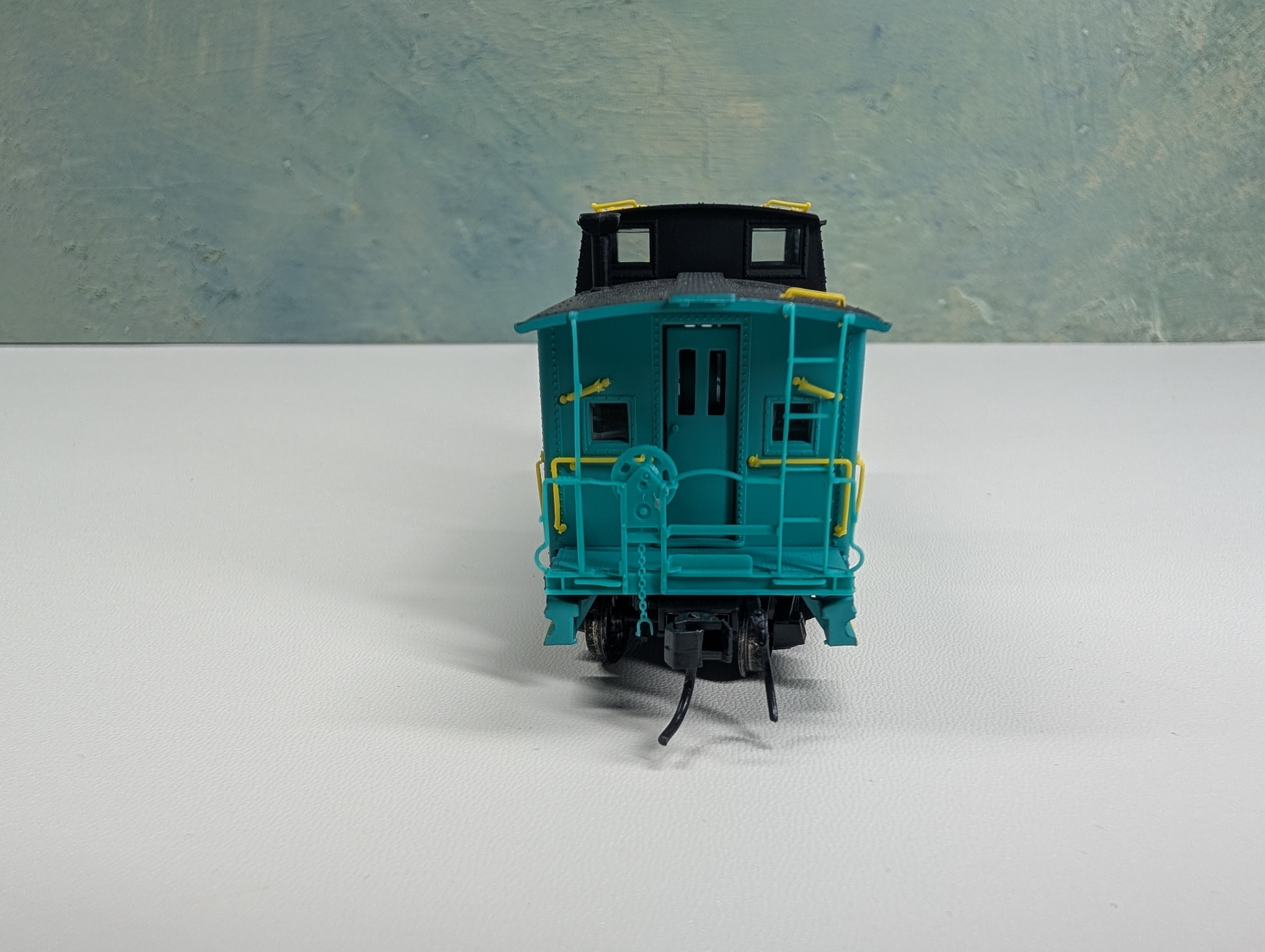 USED Life-Like 8556 HO Scale Center Cupola Steel Caboose Penn Central PC #18422 Proto 2000