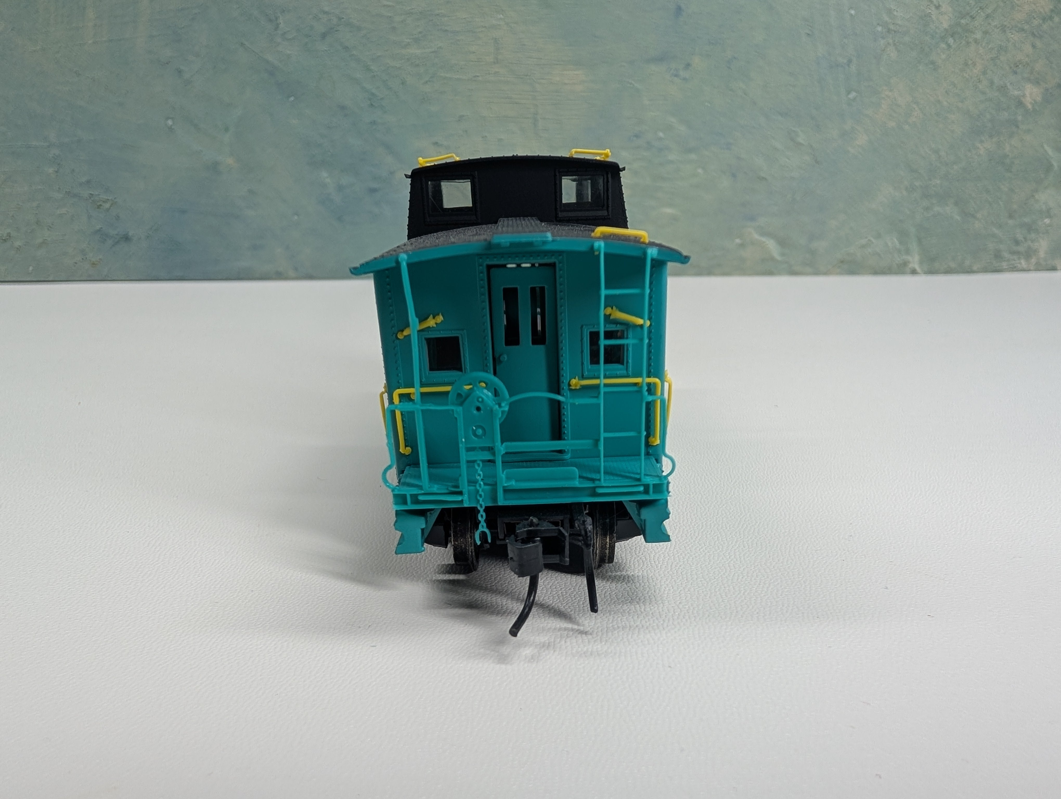 USED Life-Like 8556 HO Scale Center Cupola Steel Caboose Penn Central PC #18422 Proto 2000