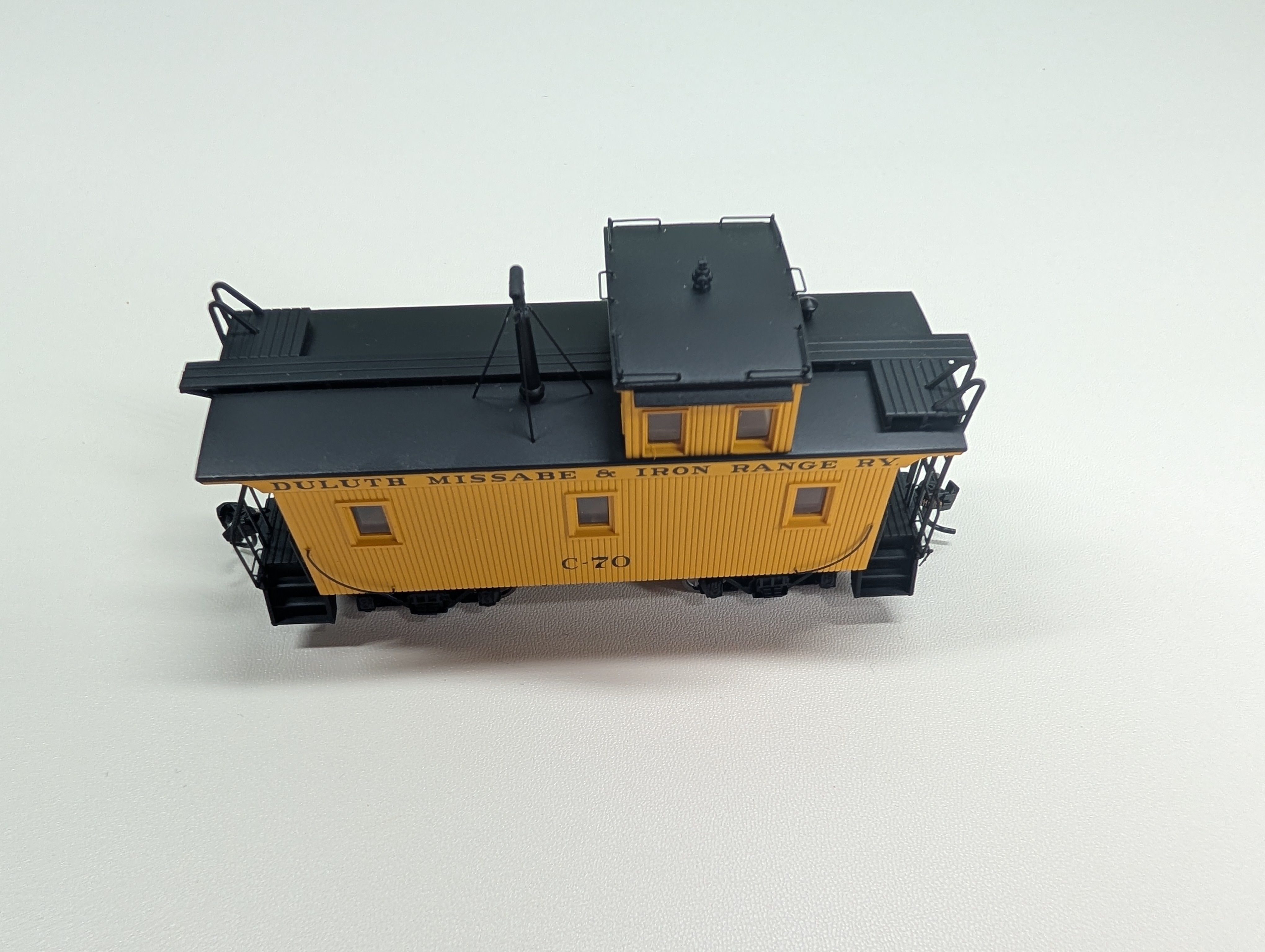 USED Walthers 932-7682 HO Scale G2 Wood Caboose Duluth, Missabe and Iron #C-70