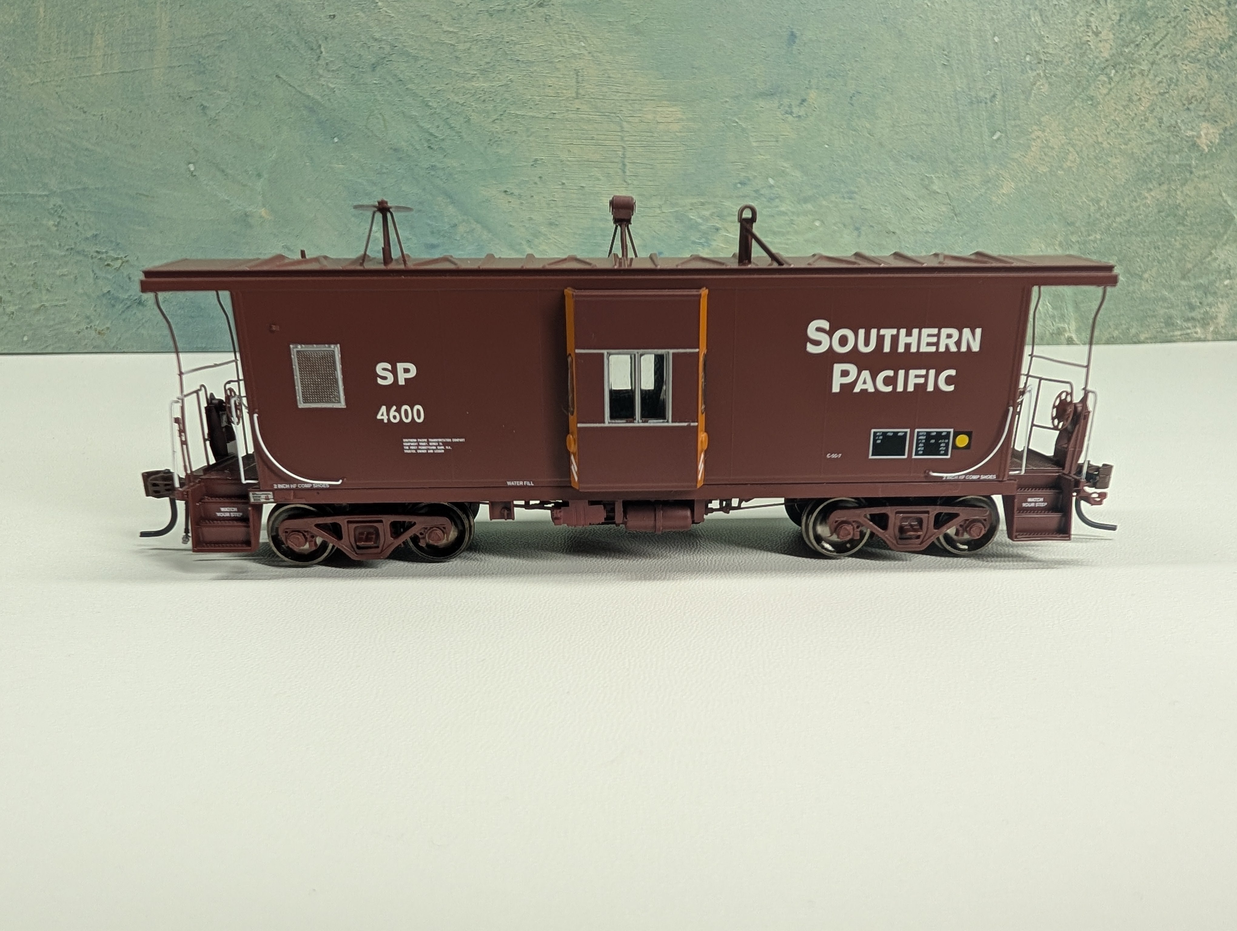 USED Athearn Genesis #G63001 HO Scale C-50-7 Bay Window Caboose with Lights Southern Pacific SP #4600