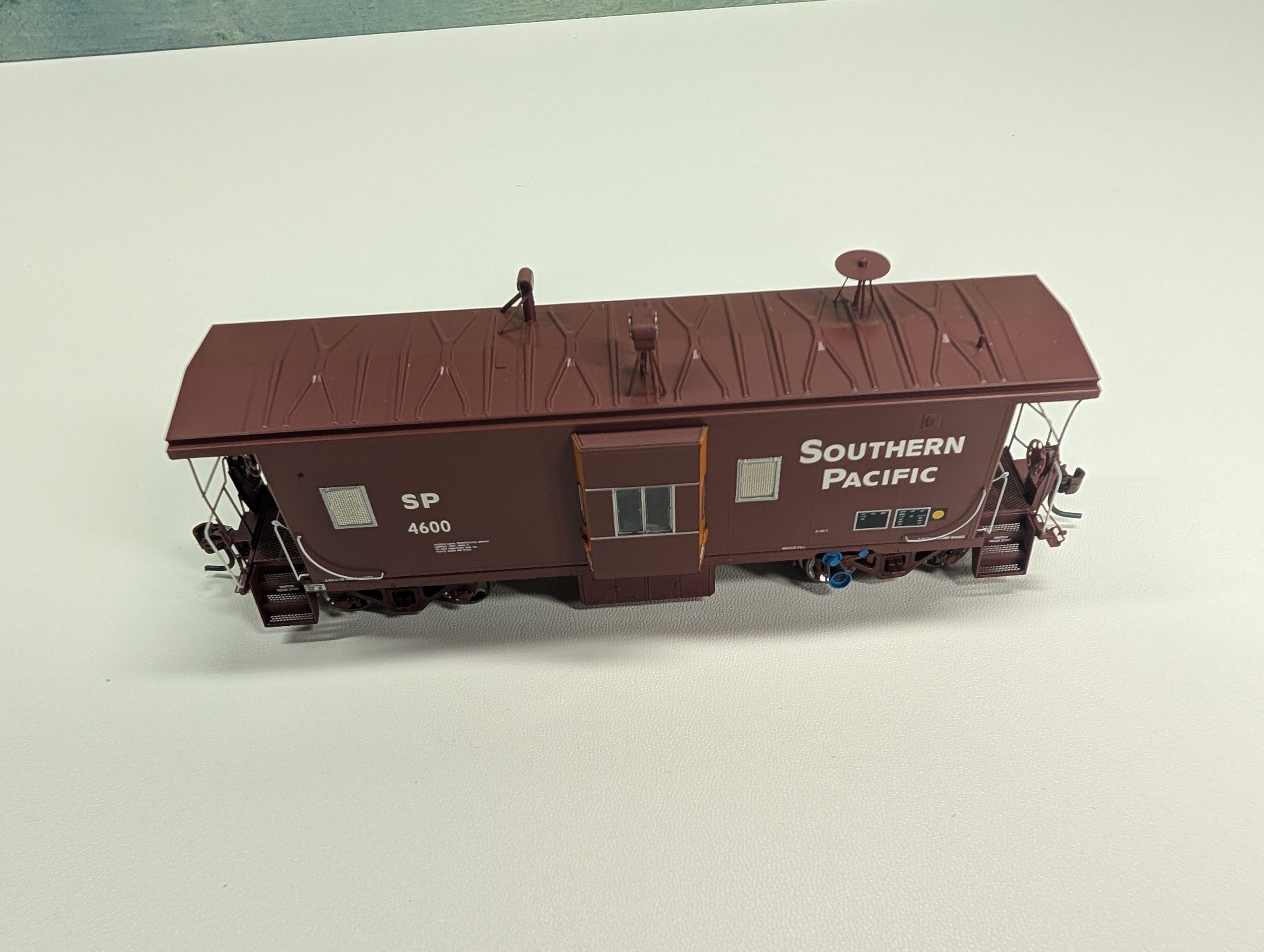 USED Athearn Genesis #G63001 HO Scale C-50-7 Bay Window Caboose with Lights Southern Pacific SP #4600