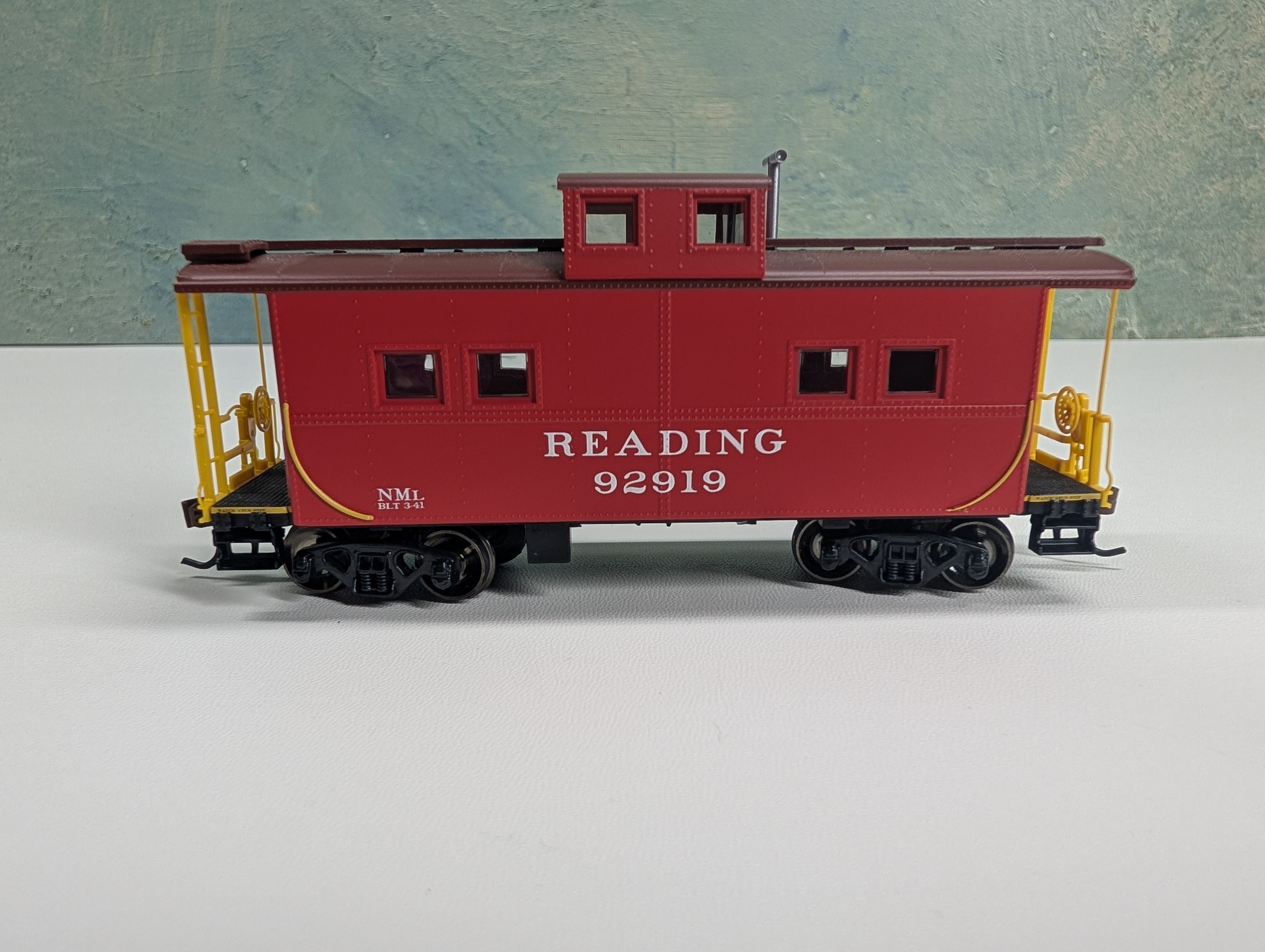 USED Athearn 74339 HO Scale 4 Window Caboose Reading #92919