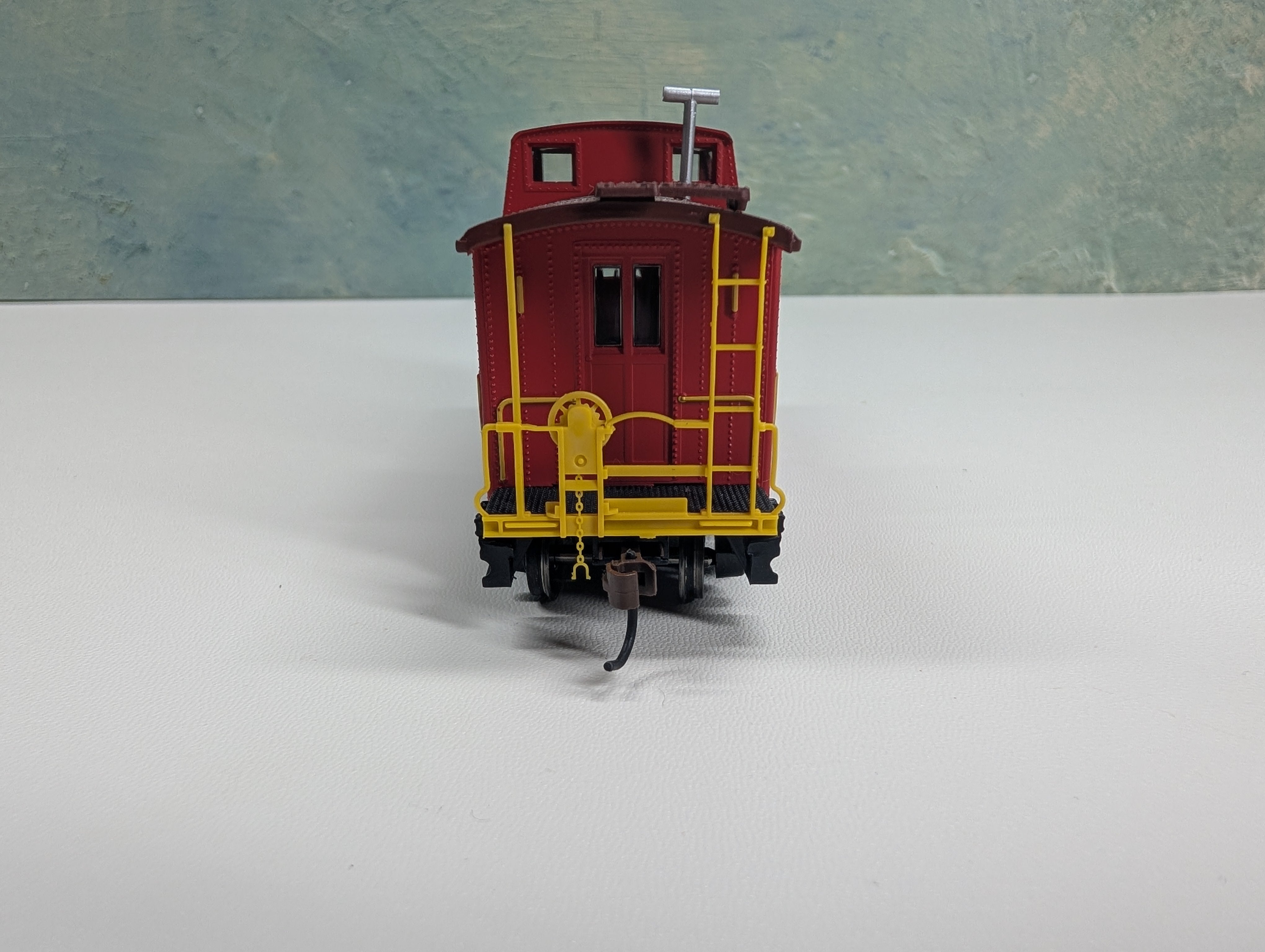 USED Athearn 74339 HO Scale 4 Window Caboose Reading #92919