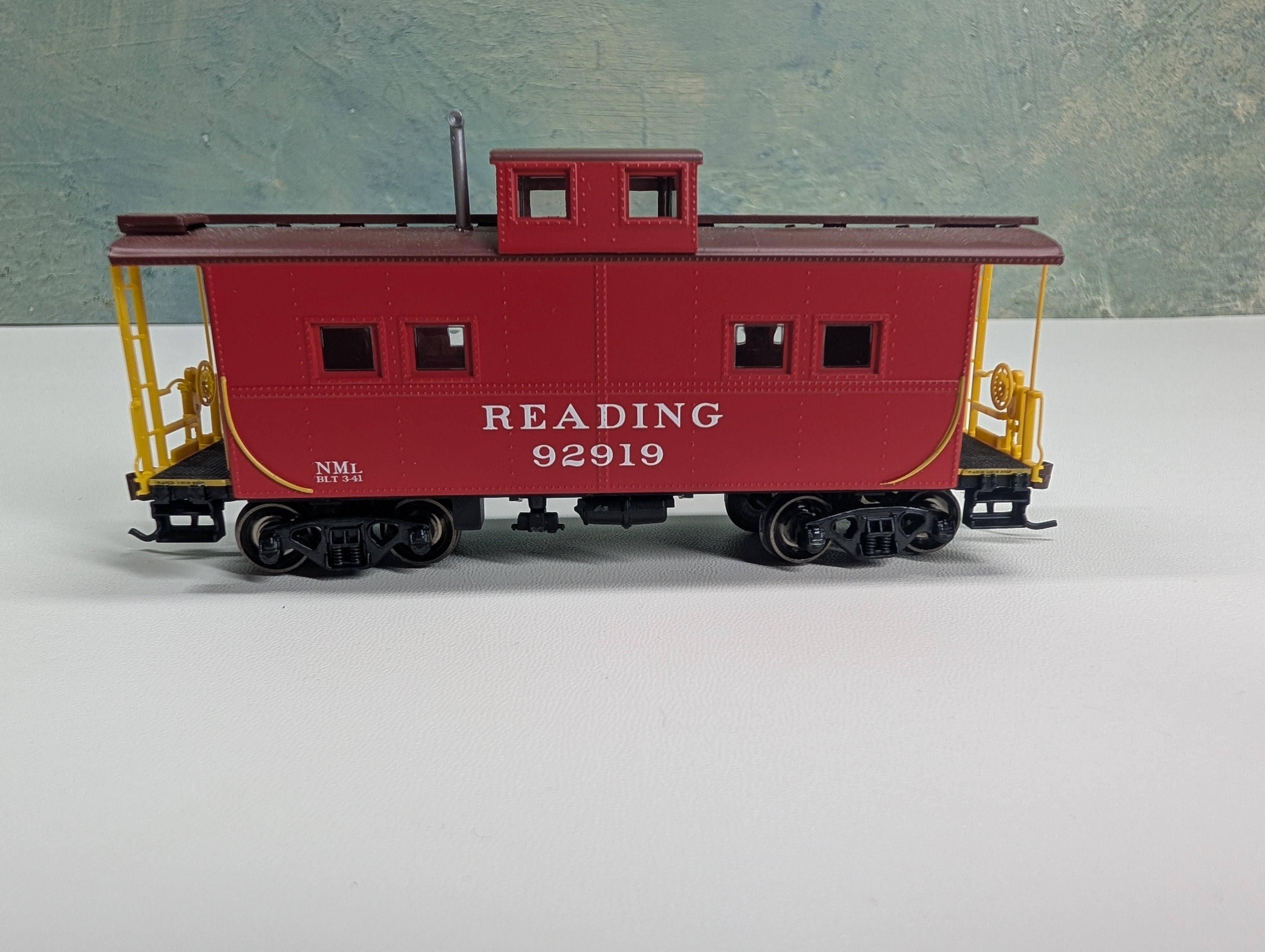 USED Athearn 74339 HO Scale 4 Window Caboose Reading #92919