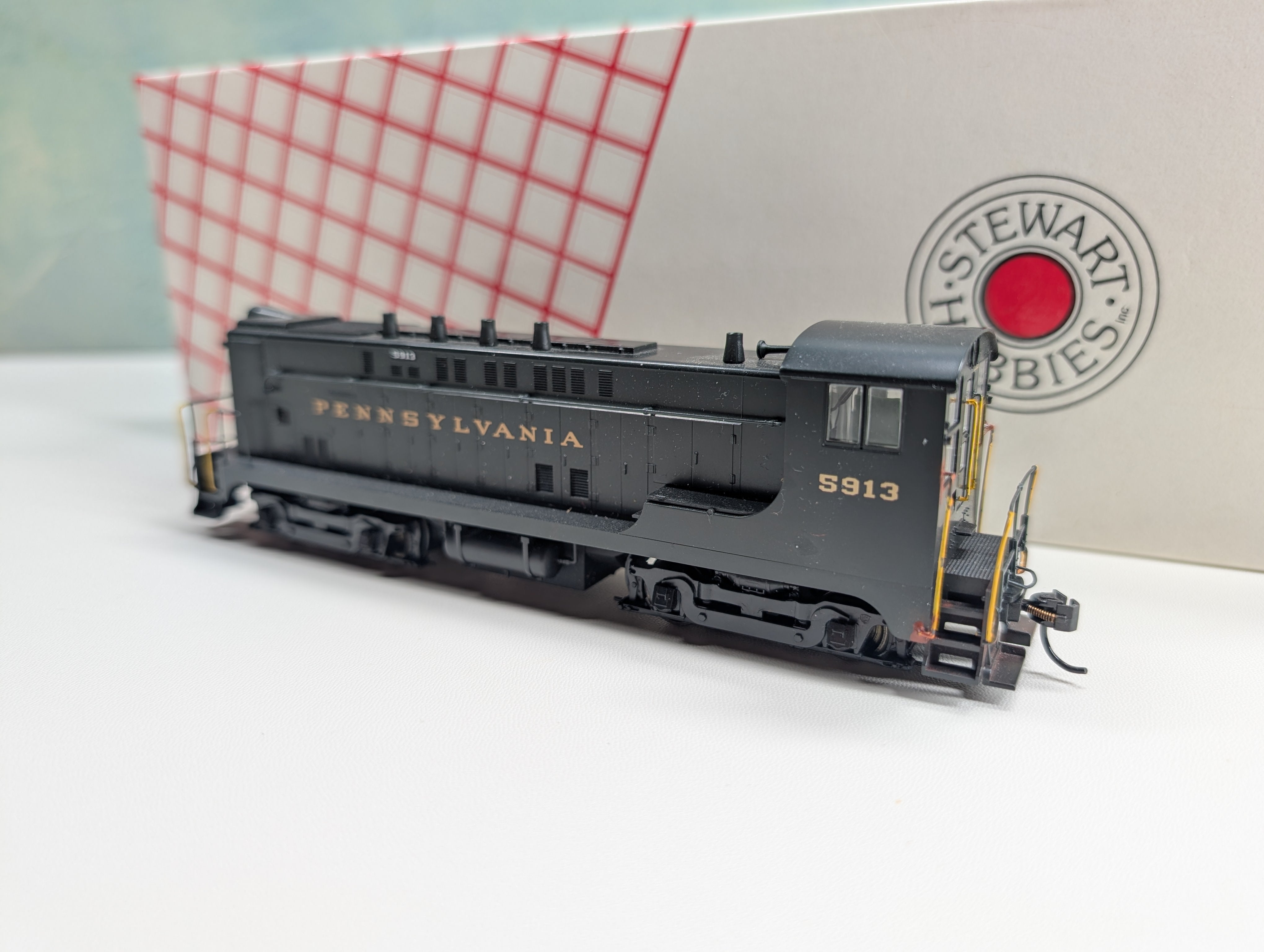 USED Stewart Hobbies 4704 HO Scale Baldwin VO-1000 Diesel Locomotive Pennsylvania #5913 Runs Great Silent DCC