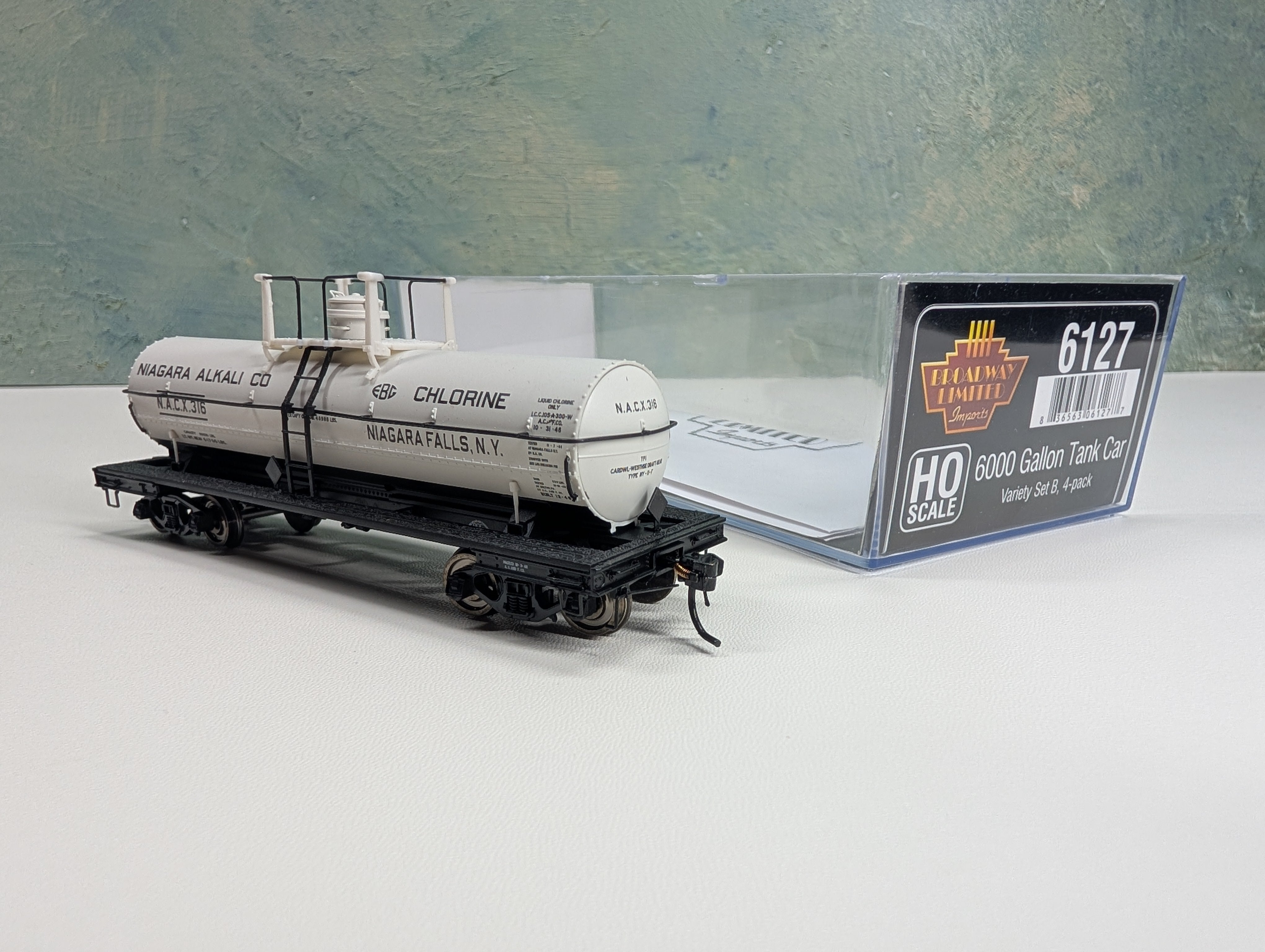 USED Broadway Limited 6127 HO Scale 6000 Gallon Tank Car Niagara Alkali Co. NACX #316