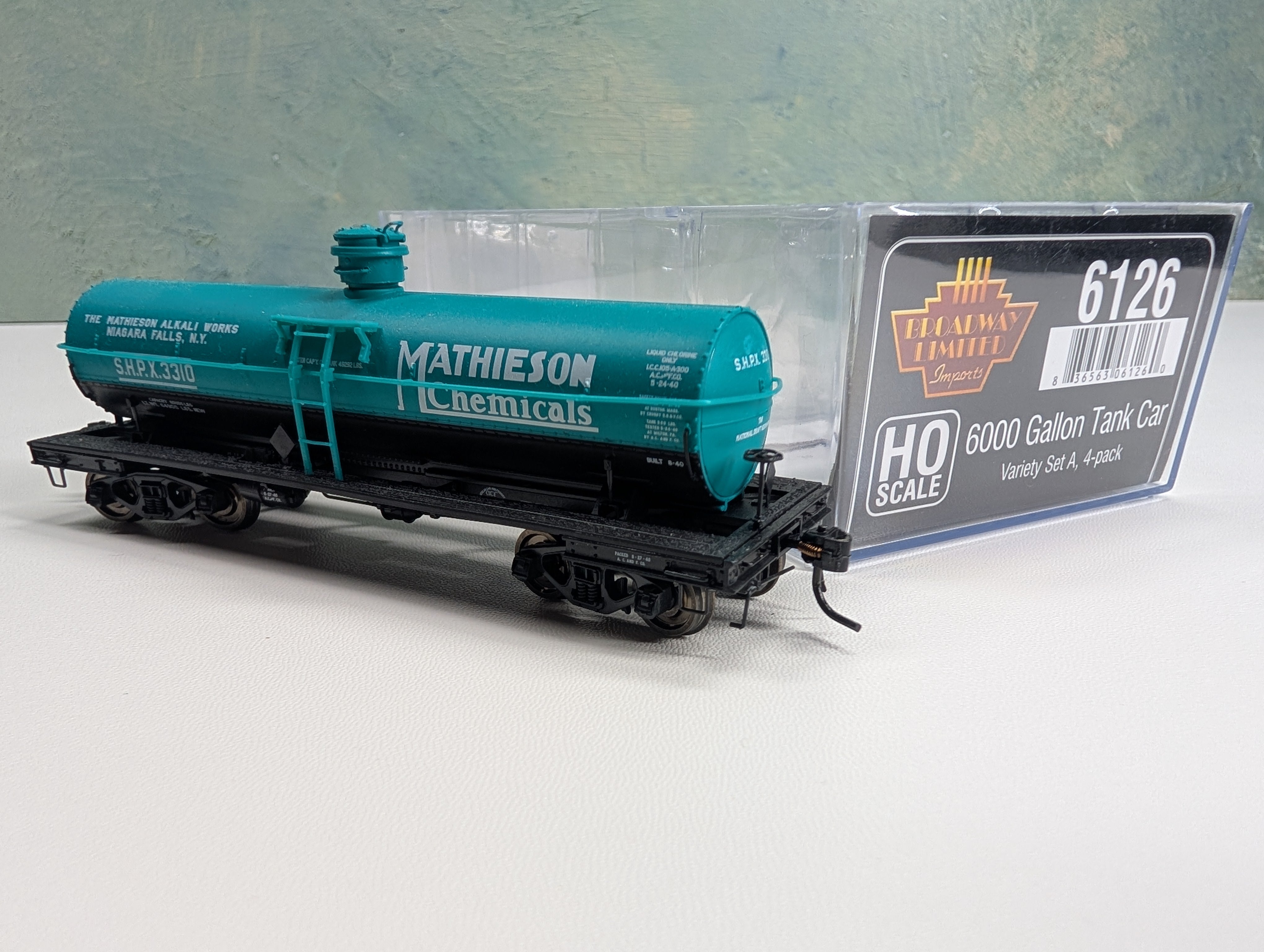 USED Broadway Limited 6126 HO Scale 6000 Gallon Tank Car Mathieson Chemicals SHPX #3310