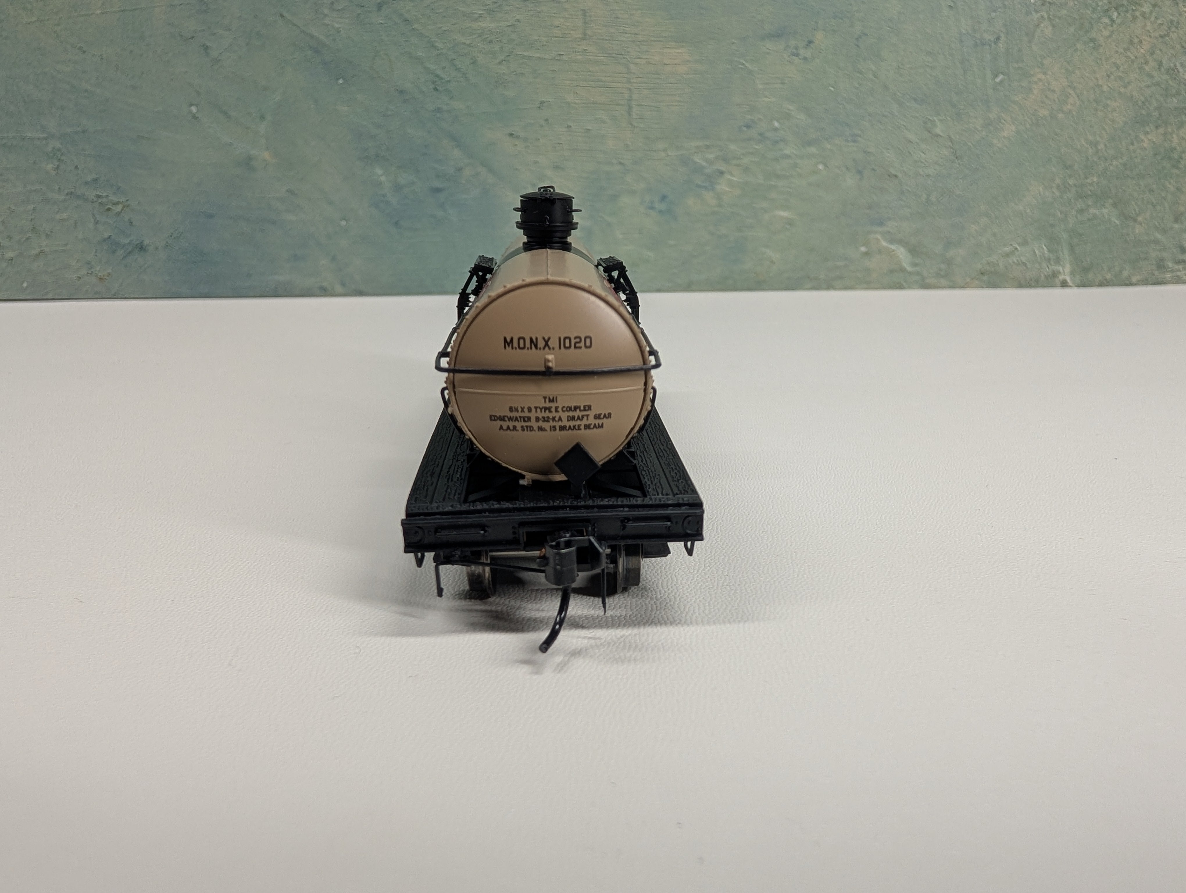 USED Broadway Limited 6176 HO Scale 6000 Gallon Chlorine Tank Car Monsanto Chemicals MONX #1020
