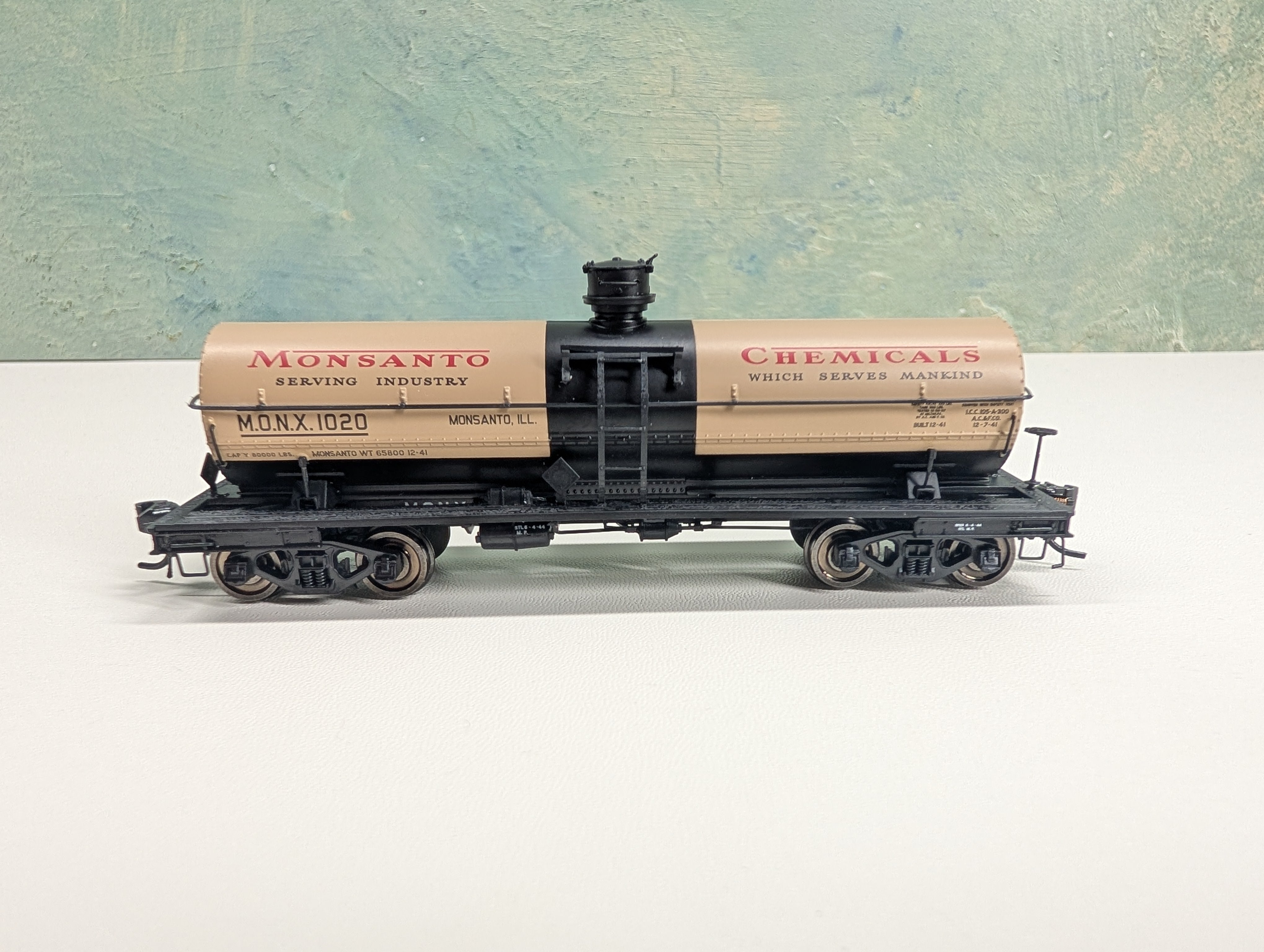 USED Broadway Limited 6176 HO Scale 6000 Gallon Chlorine Tank Car Monsanto Chemicals MONX #1020