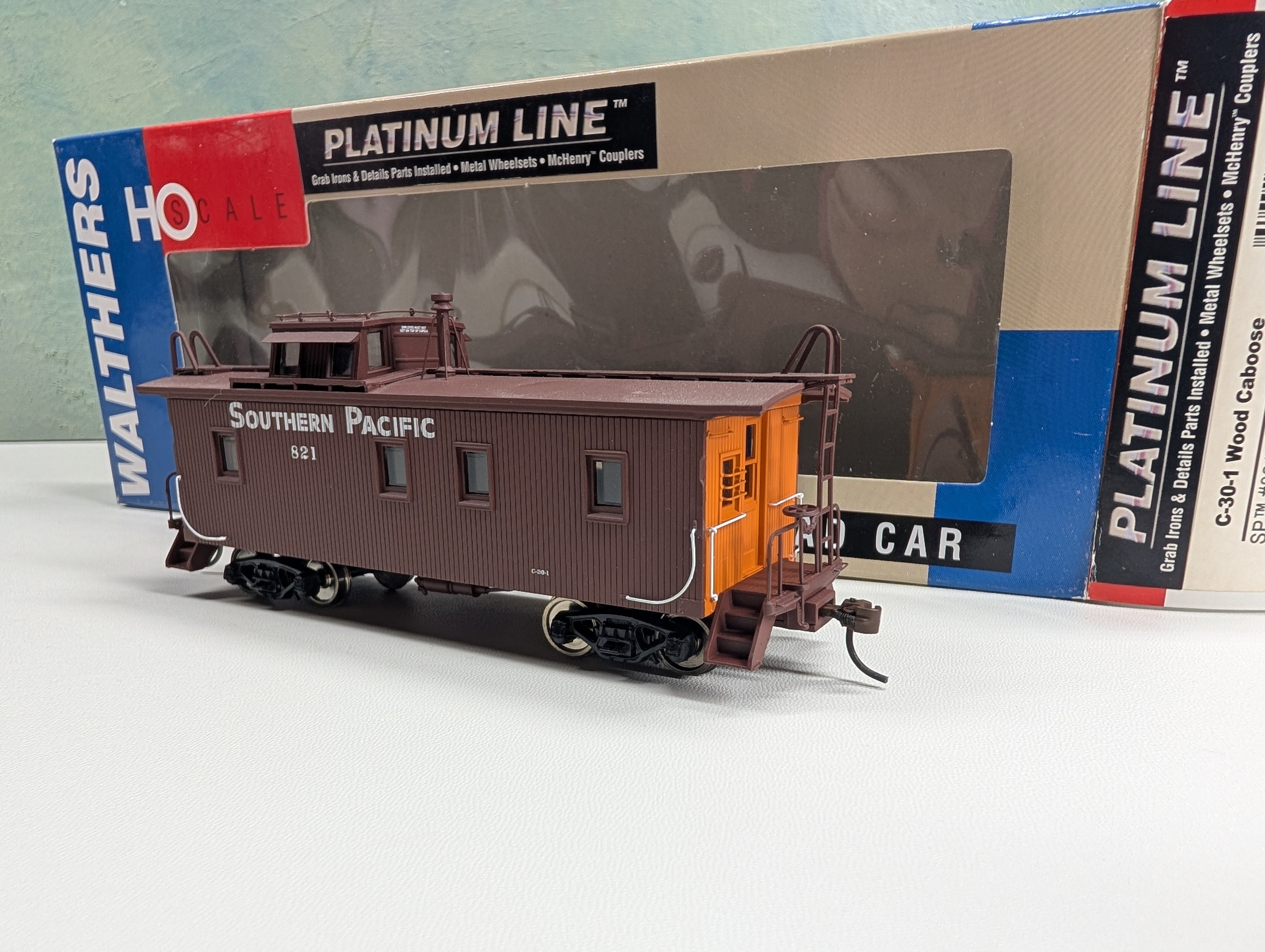 USED Walthers 932-7613 HO Scale C-30-1 Wood Caboose Southern Pacific #821