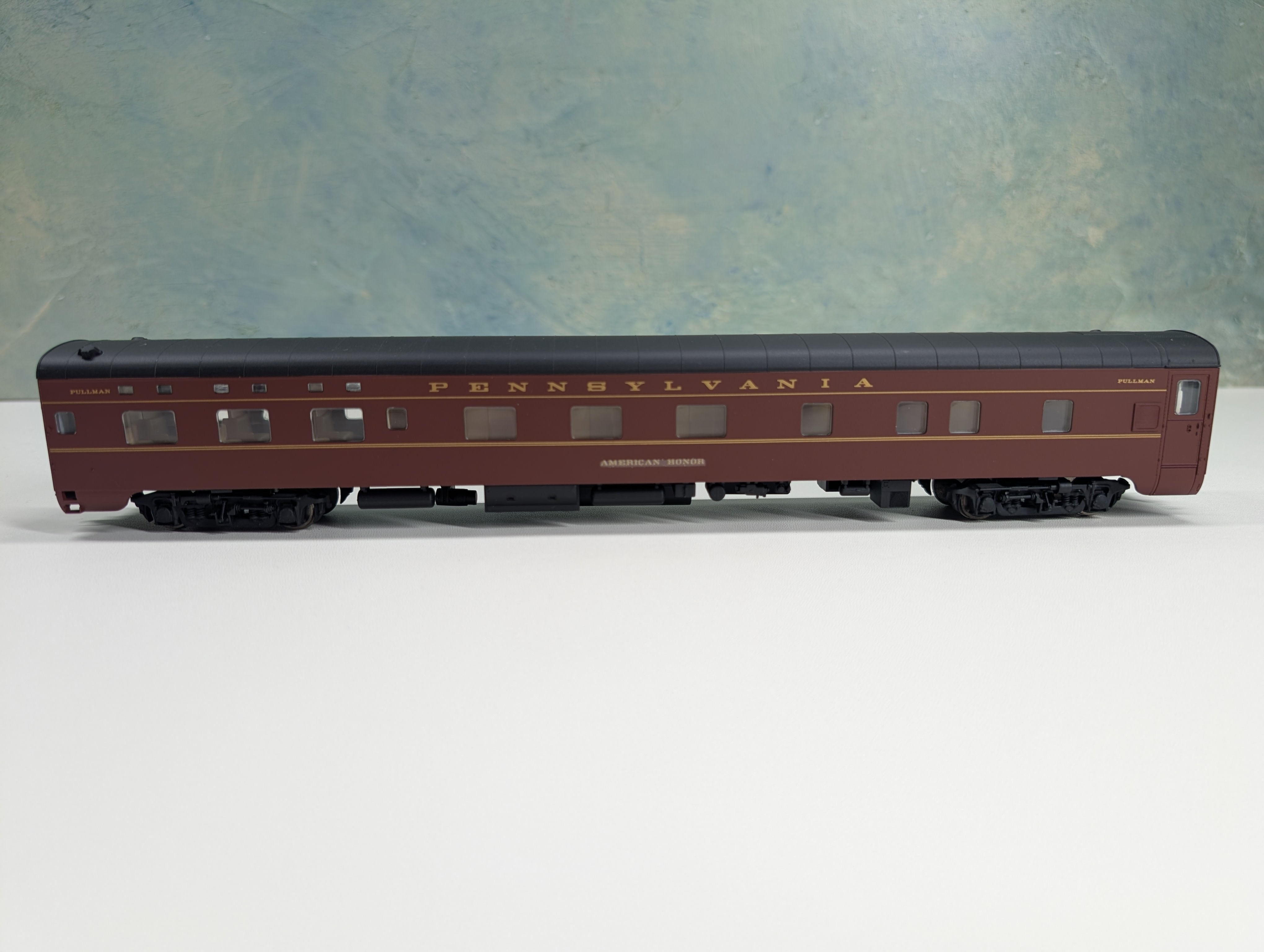 USED Walthers 932-6727 HO Scale Pullman-Standard 6-6-4 Sleeper Passenger Car Pennsylvania American Honor