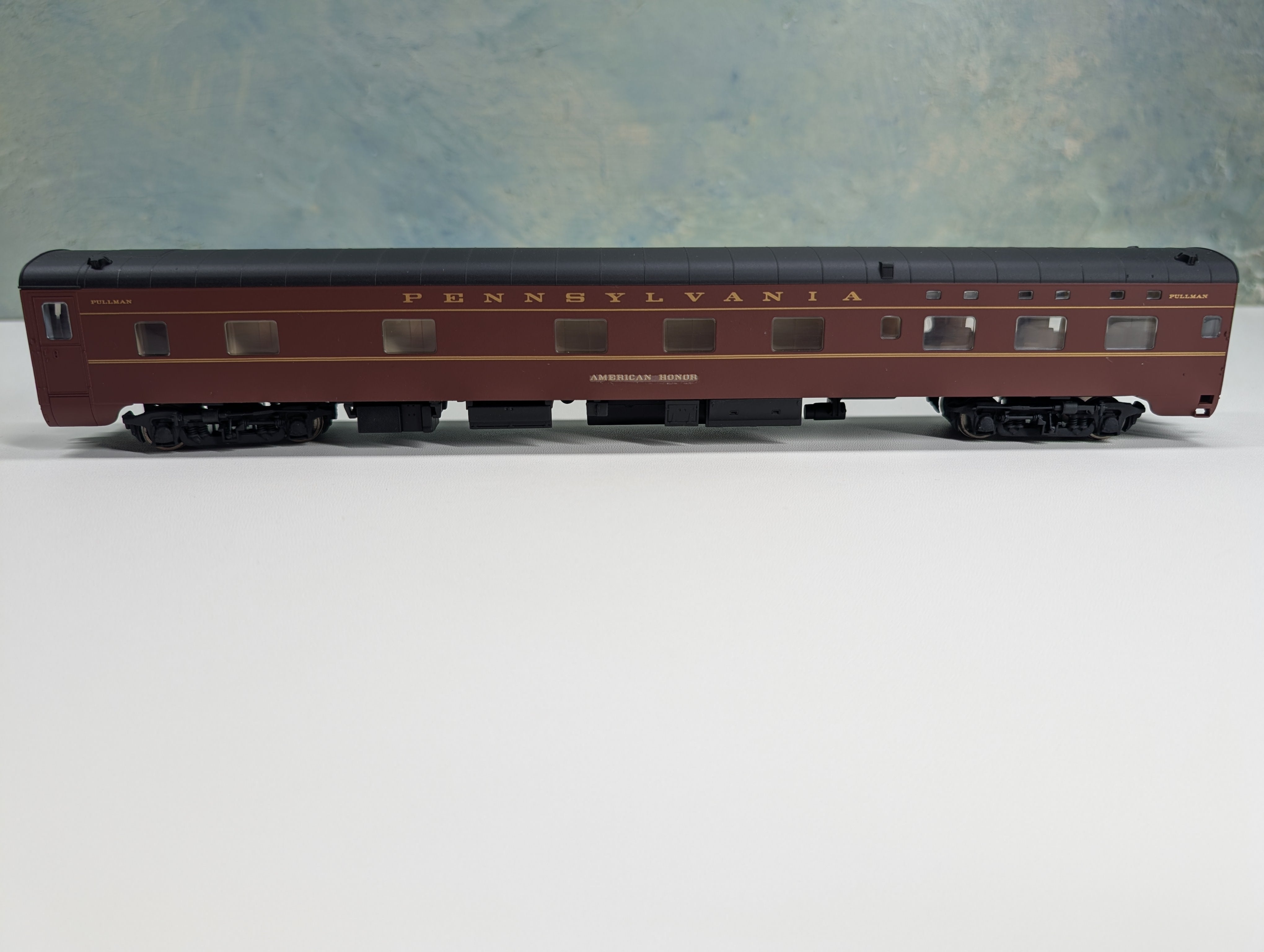 USED Walthers 932-6727 HO Scale Pullman-Standard 6-6-4 Sleeper Passenger Car Pennsylvania American Honor