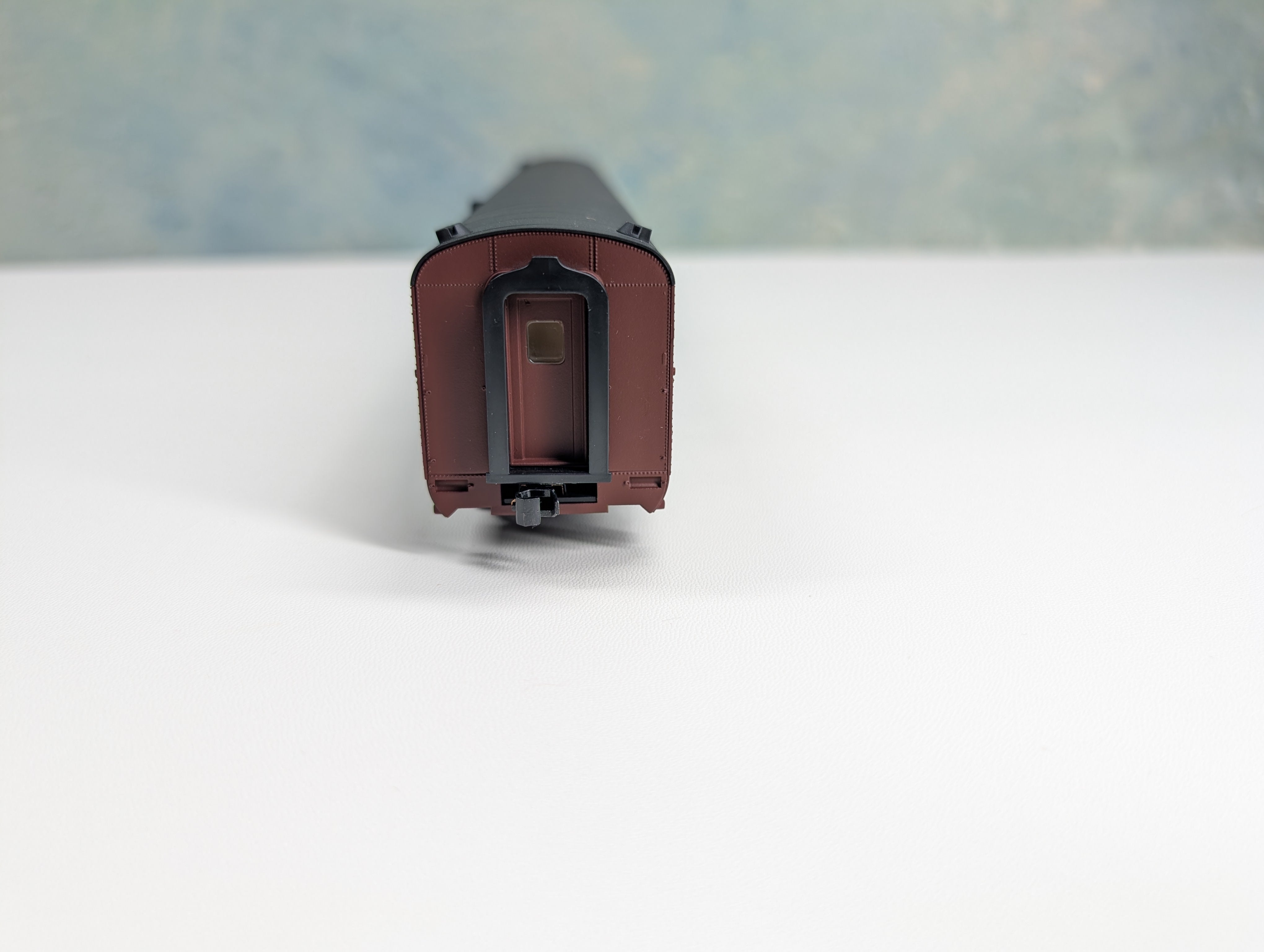 USED Walthers 932-6727 HO Scale Pullman-Standard 6-6-4 Sleeper Passenger Car Pennsylvania American Honor