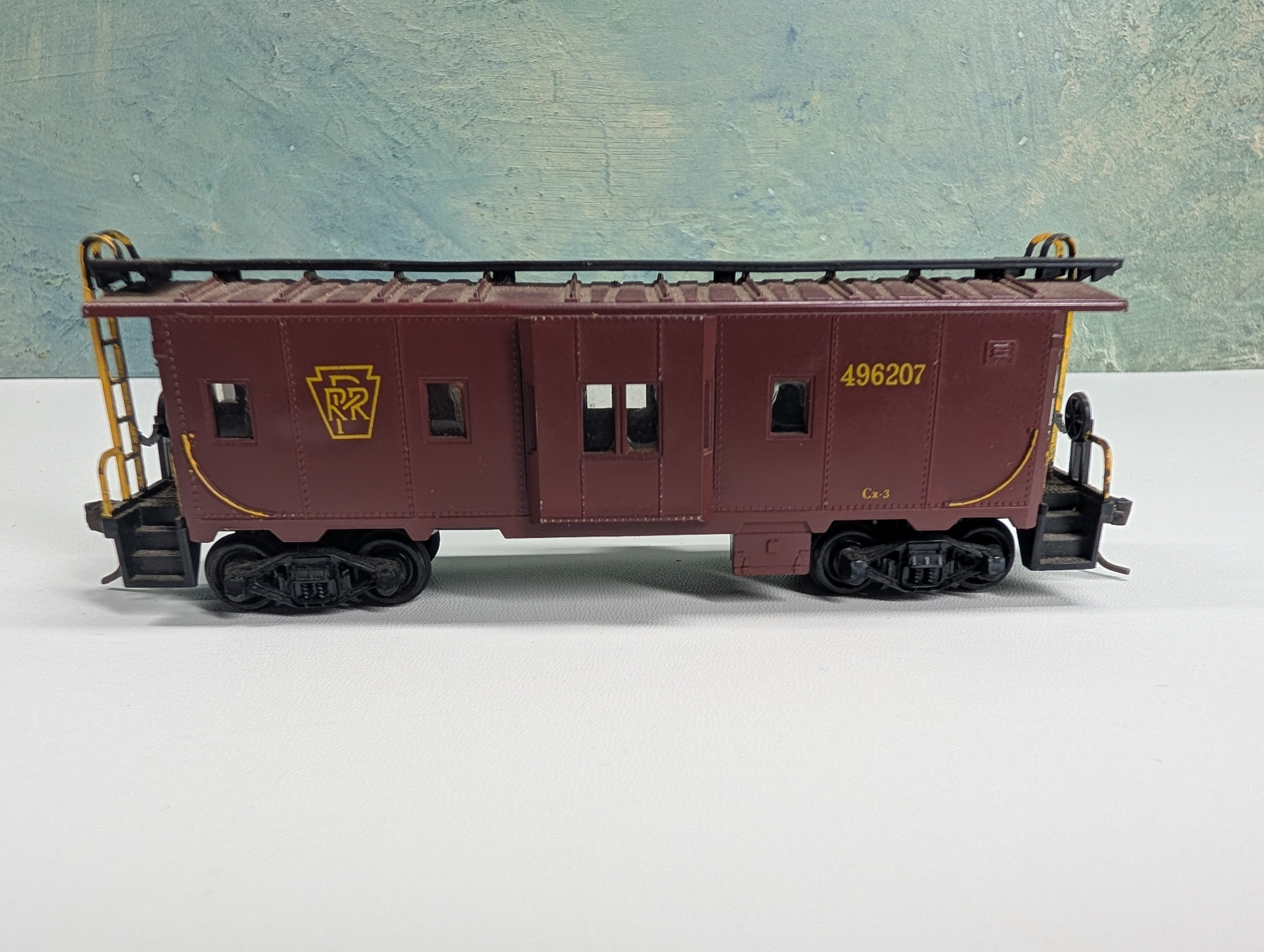USED HO Scale Bay Window Caboose Pennsylvania #496207