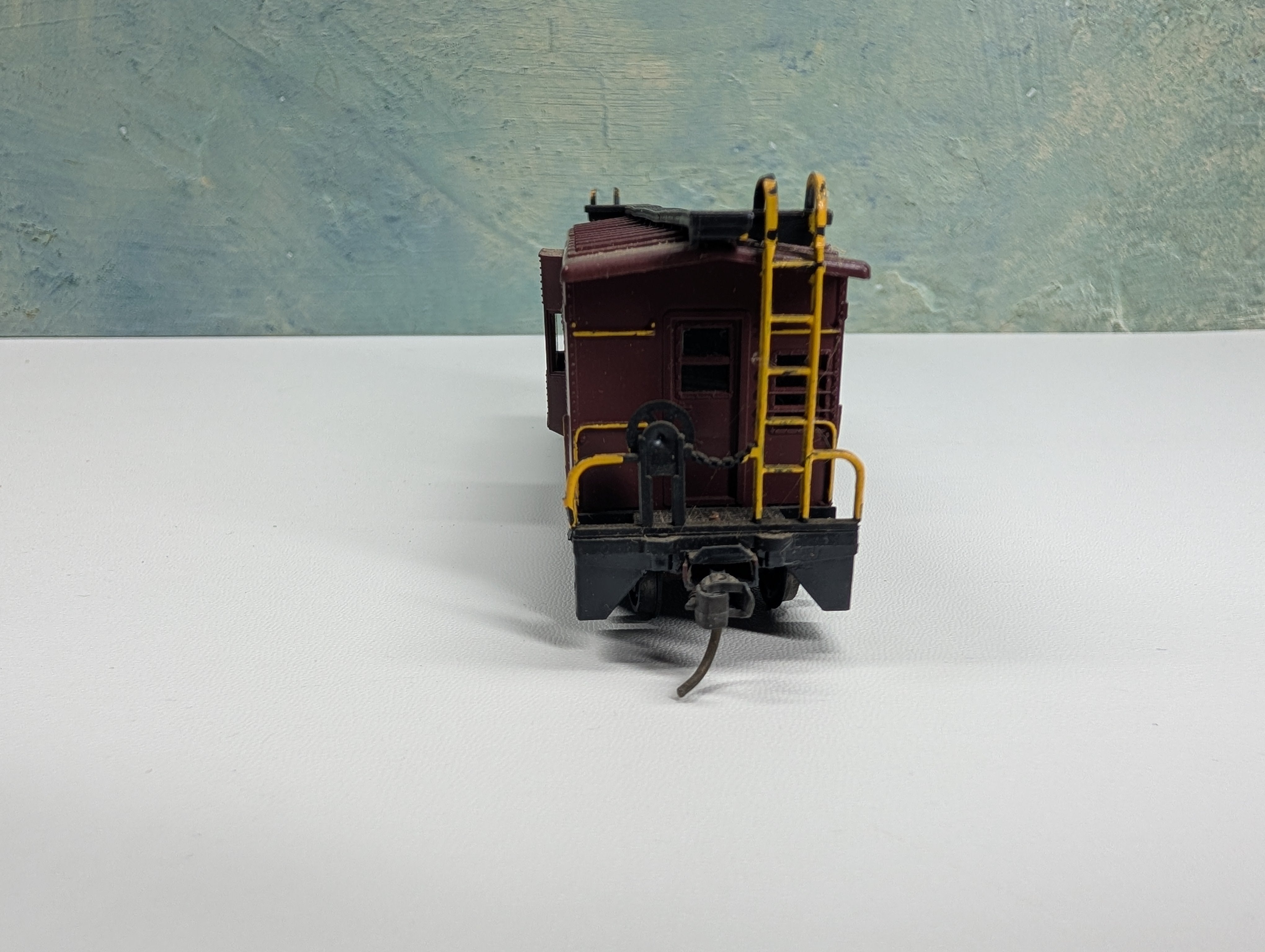 USED HO Scale Bay Window Caboose Pennsylvania #496207