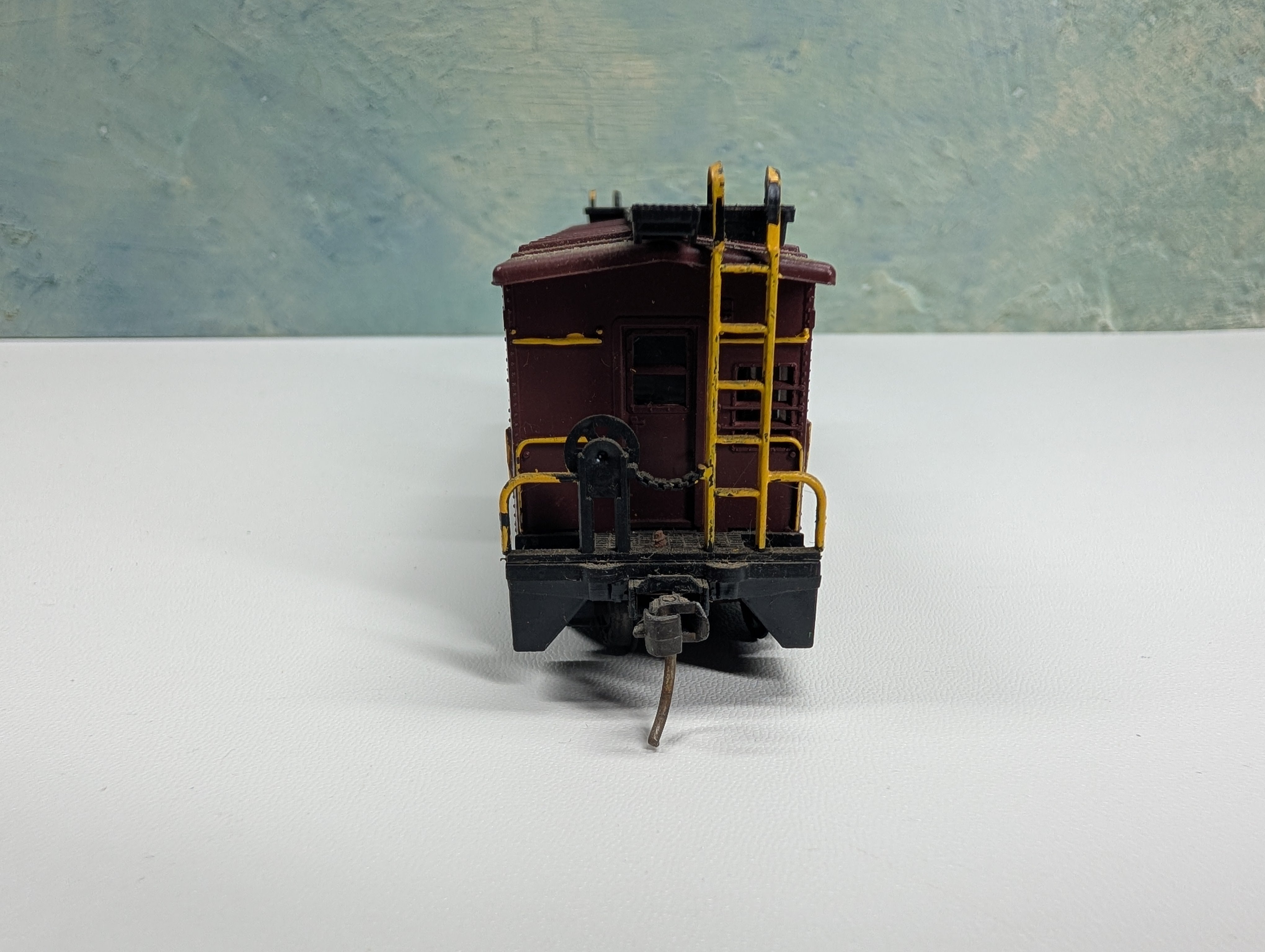USED HO Scale Bay Window Caboose Pennsylvania #496207