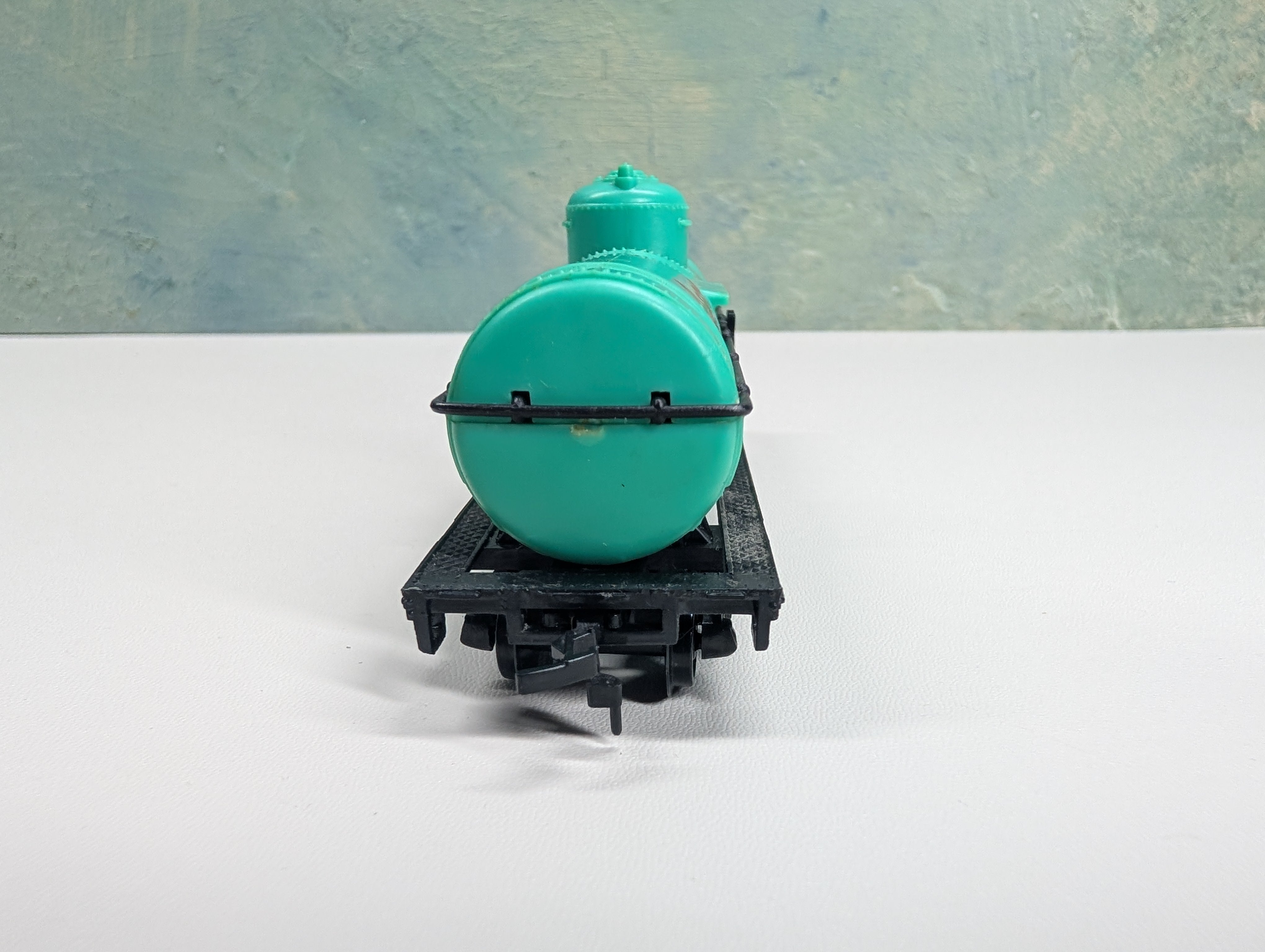 USED HO Scale Single Dome Tank Car Celanese Chemicals GATX #39617