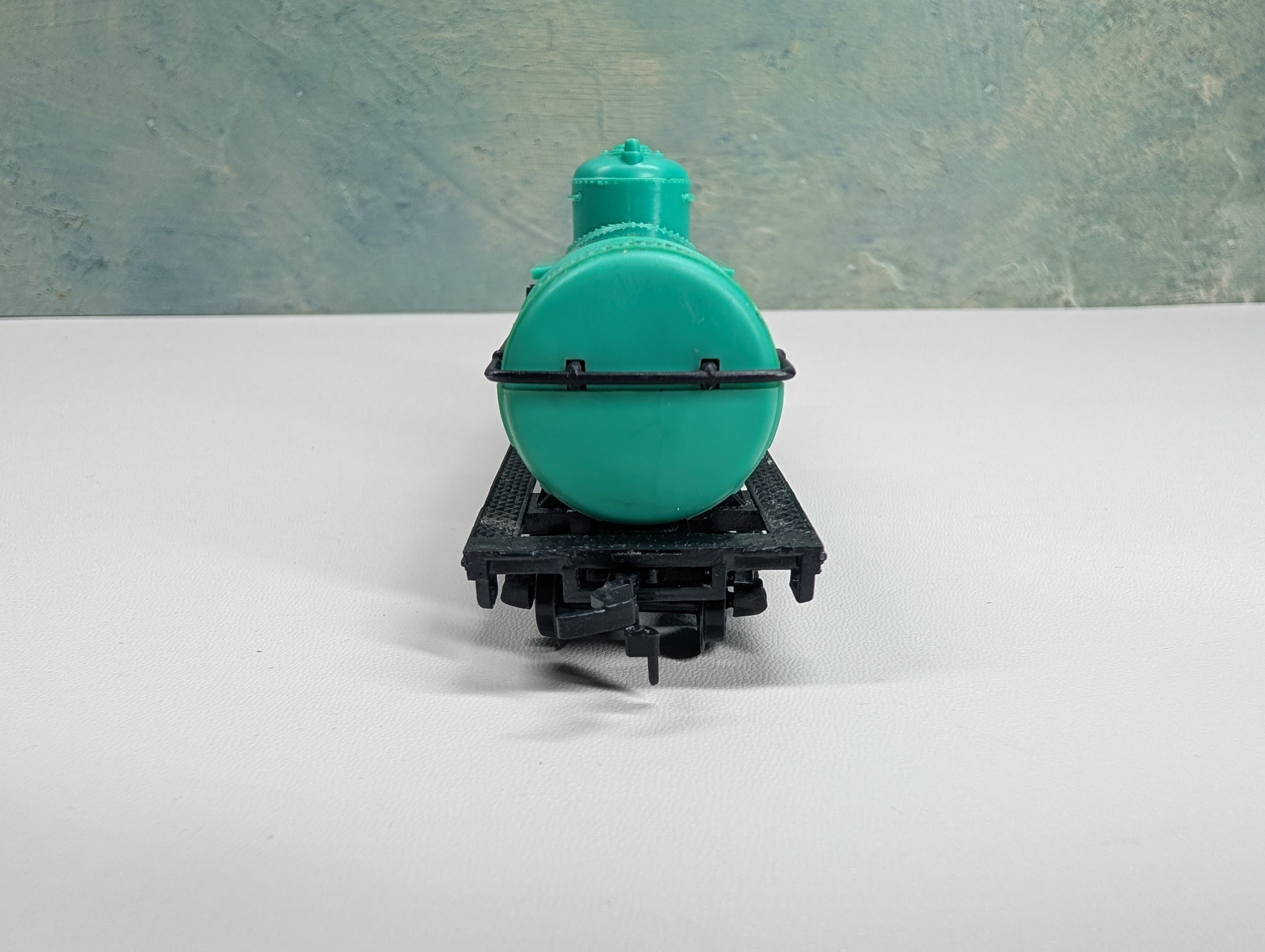 USED HO Scale Single Dome Tank Car Celanese Chemicals GATX #39617